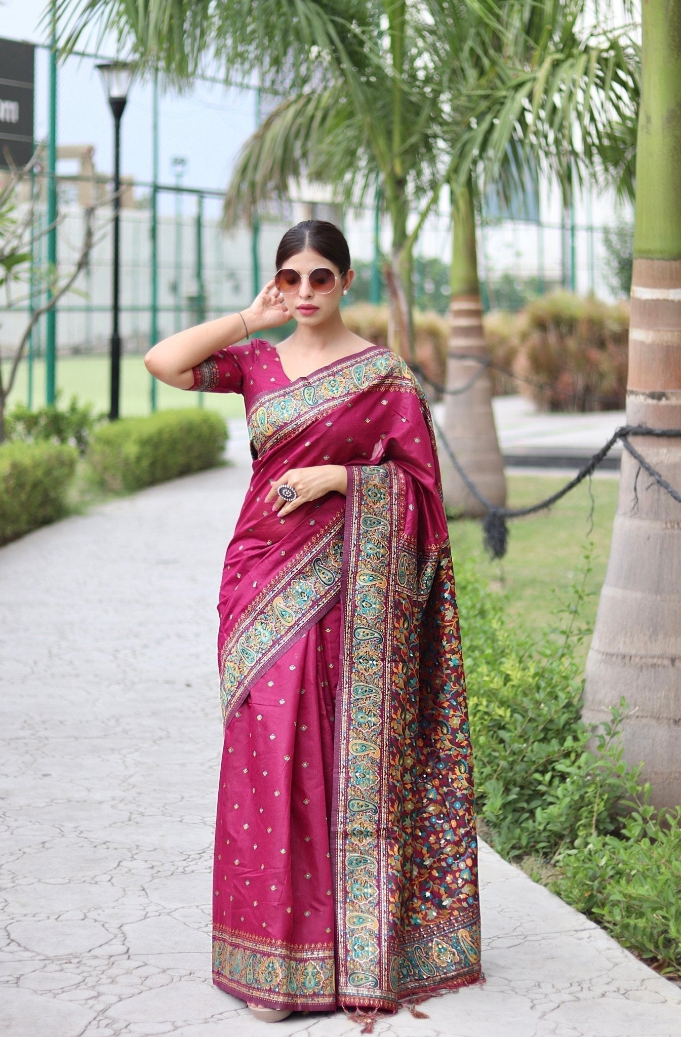 Elegant Kashmiri Handloom Work with Heavy Blouse: A Stunning Choice! - Almaari Fashion