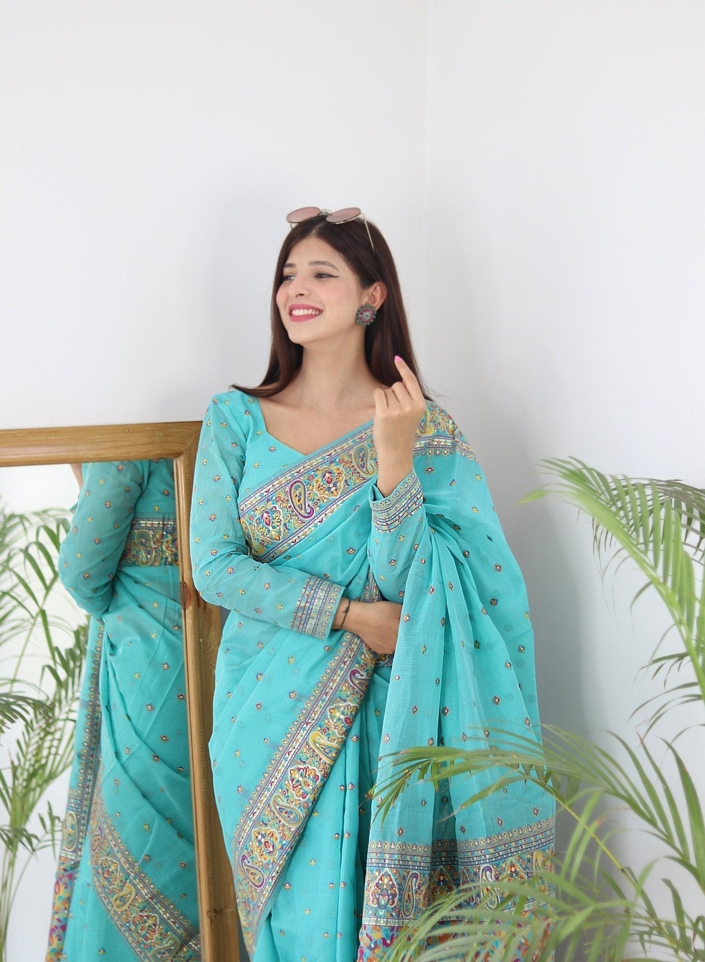 Elegant Kashmiri Handloom Work with Heavy Blouse: A Stunning Choice! - Almaari Fashion