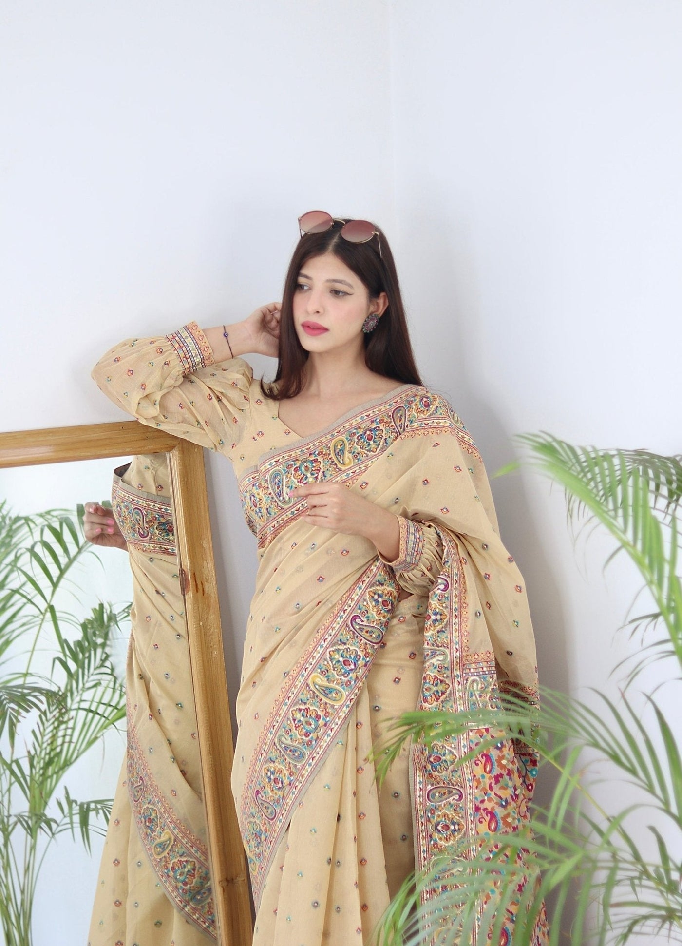 Elegant Kashmiri Handloom Work with Heavy Blouse: A Stunning Choice! - Almaari Fashion