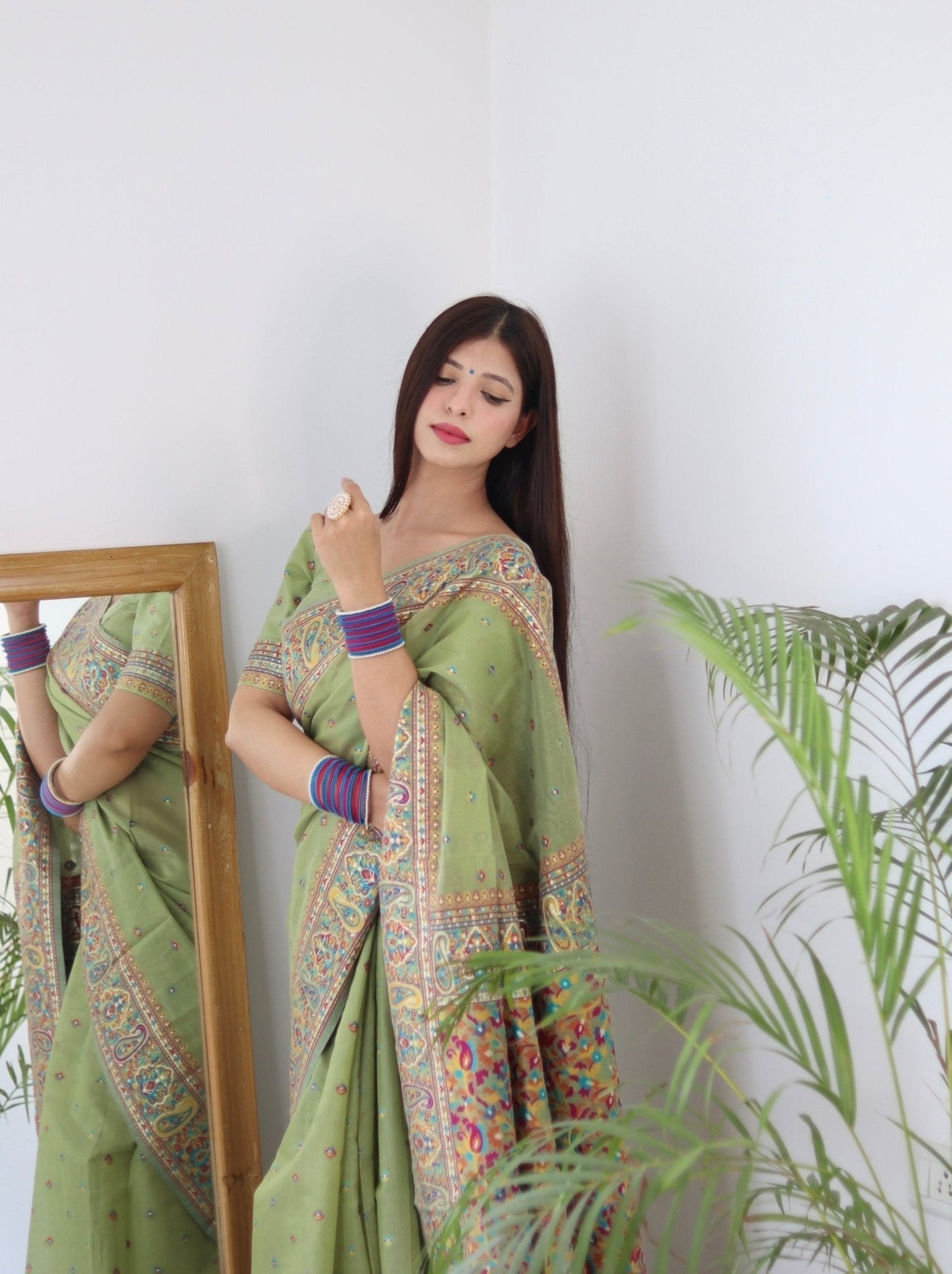 Elegant Kashmiri Handloom Work with Heavy Blouse: A Stunning Choice! - Almaari Fashion