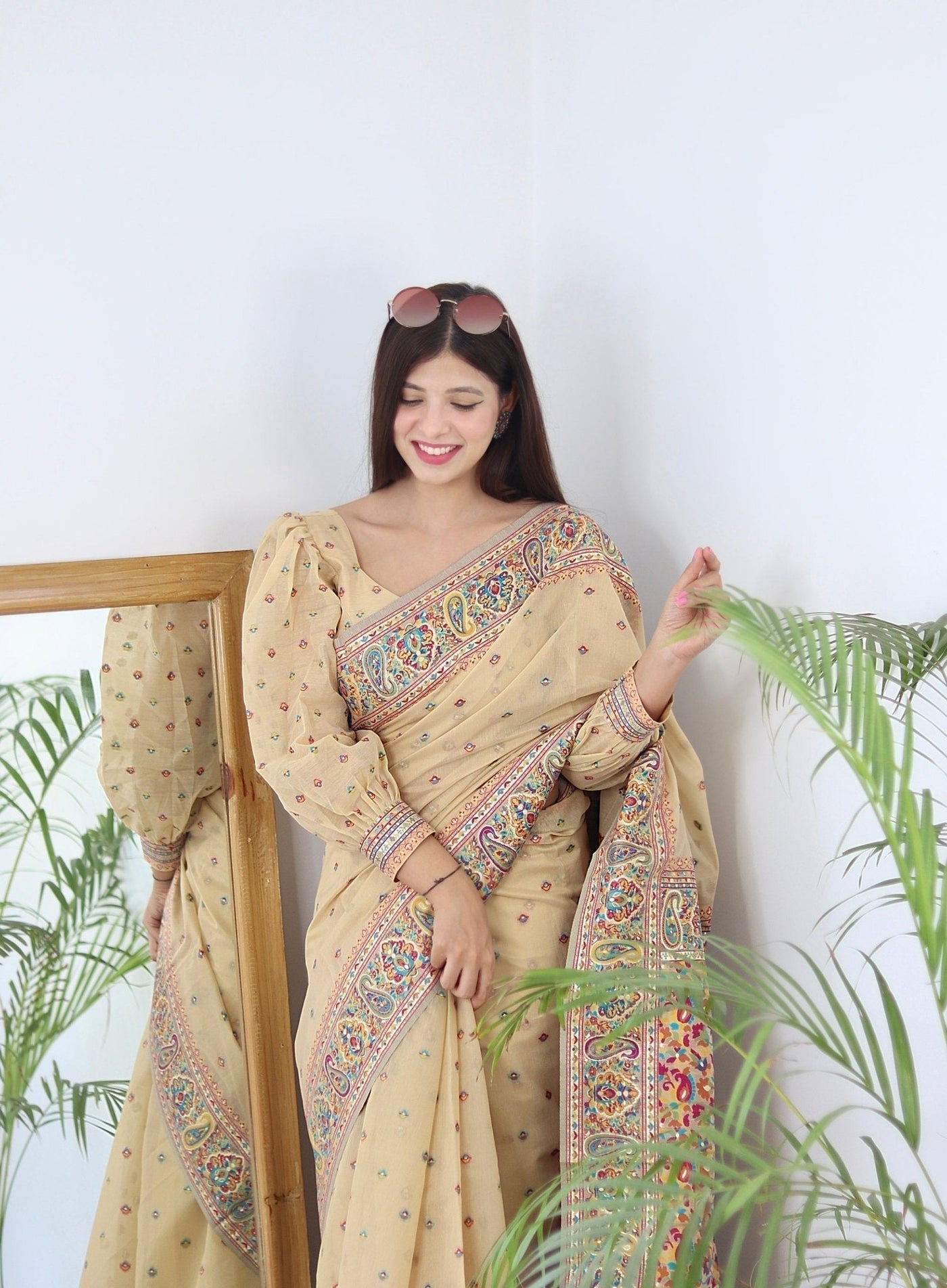 Elegant Kashmiri Handloom Work with Heavy Blouse: A Stunning Choice! - Almaari Fashion