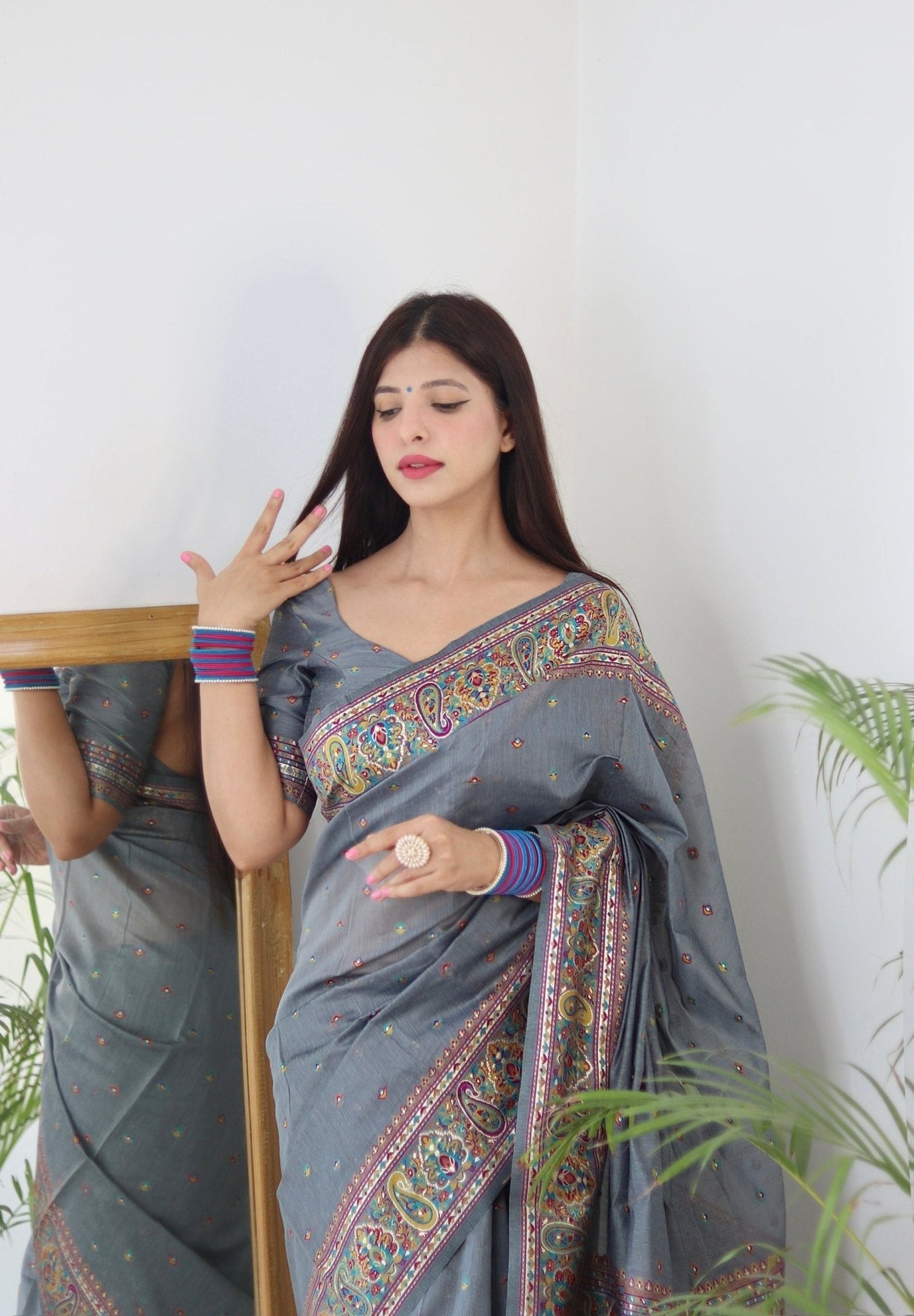 Elegant Kashmiri Handloom Work with Heavy Blouse: A Stunning Choice! - Almaari Fashion