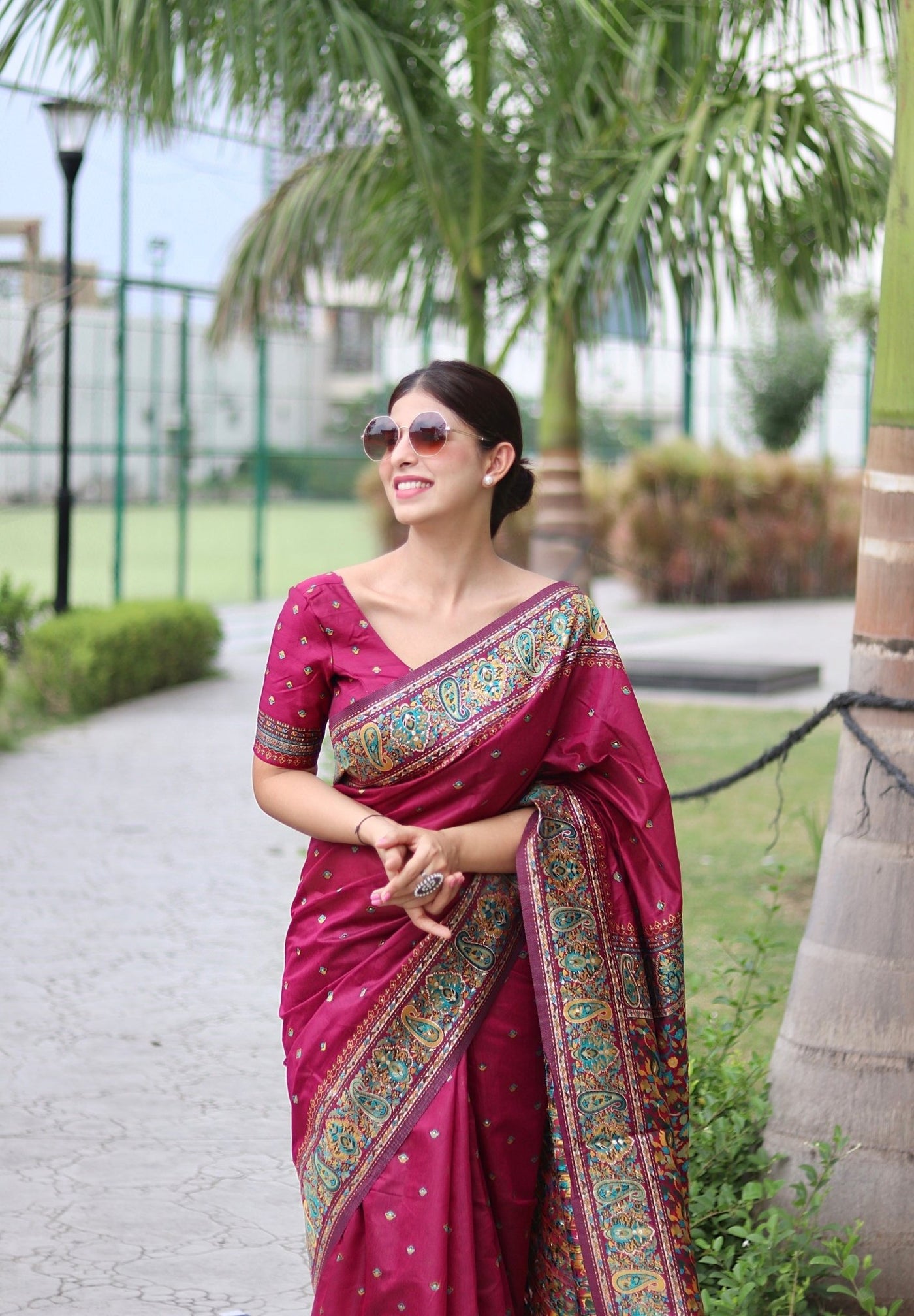 Elegant Kashmiri Handloom Work with Heavy Blouse: A Stunning Choice! - Almaari Fashion