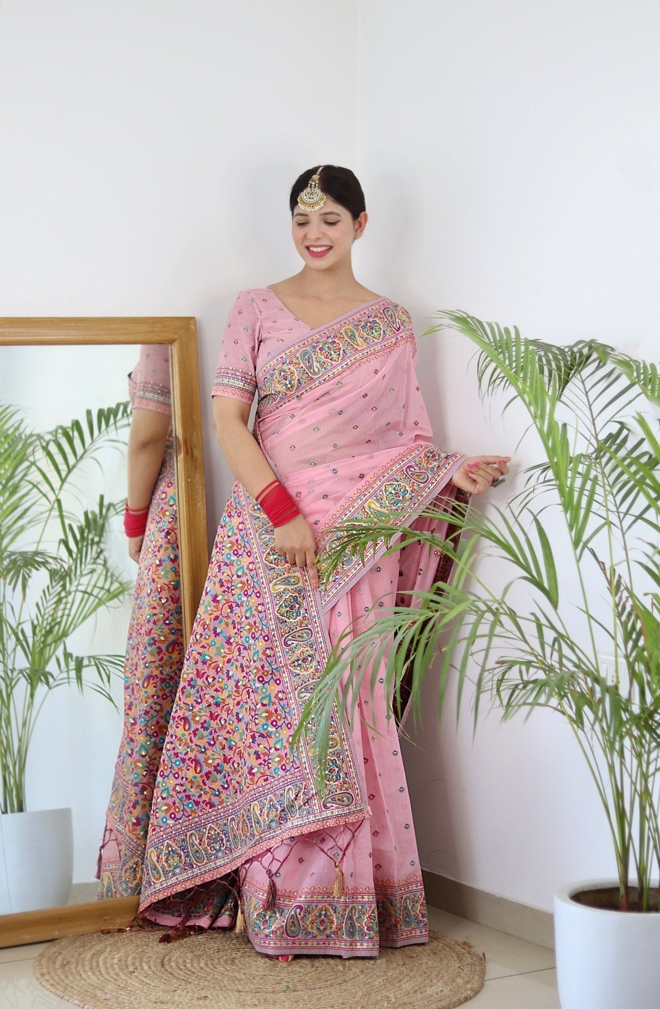 Elegant Kashmiri Handloom Work with Heavy Blouse: A Stunning Choice! - Almaari Fashion