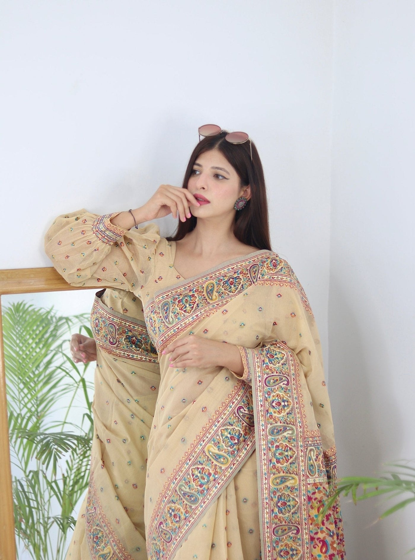 Elegant Kashmiri Handloom Work with Heavy Blouse: A Stunning Choice! - Almaari Fashion