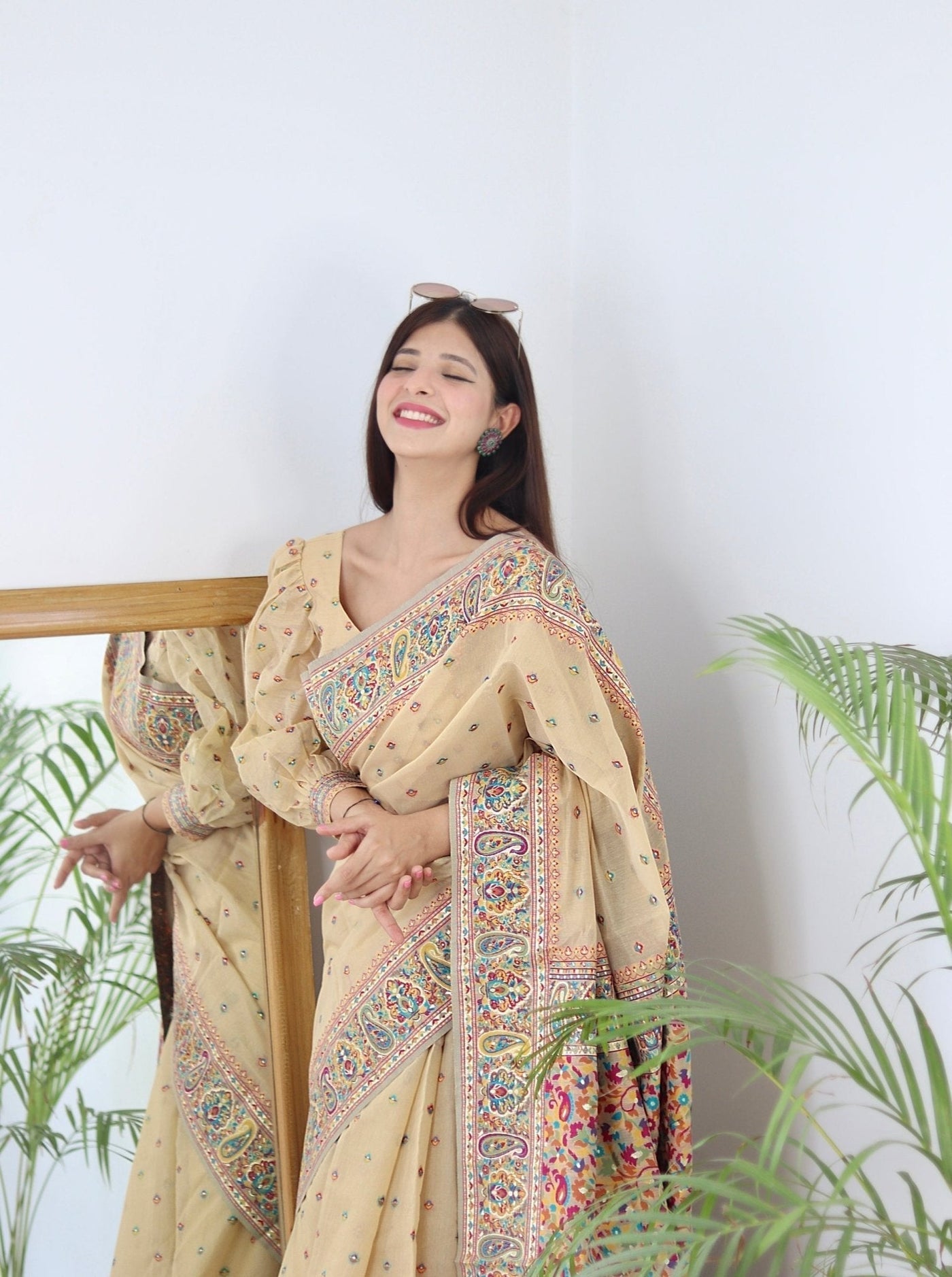 Elegant Kashmiri Handloom Work with Heavy Blouse: A Stunning Choice! - Almaari Fashion