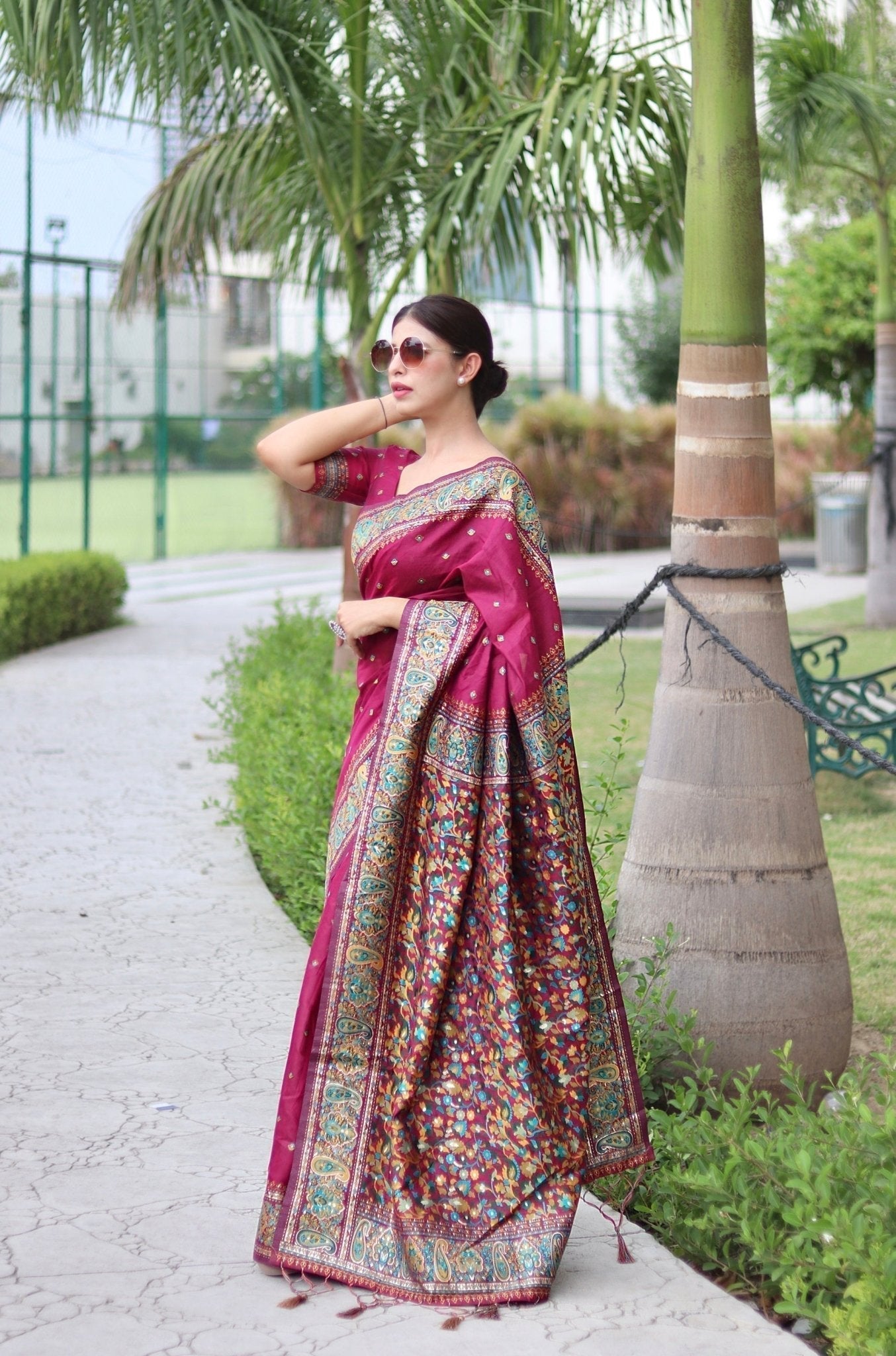 Elegant Kashmiri Handloom Work with Heavy Blouse: A Stunning Choice! - Almaari Fashion