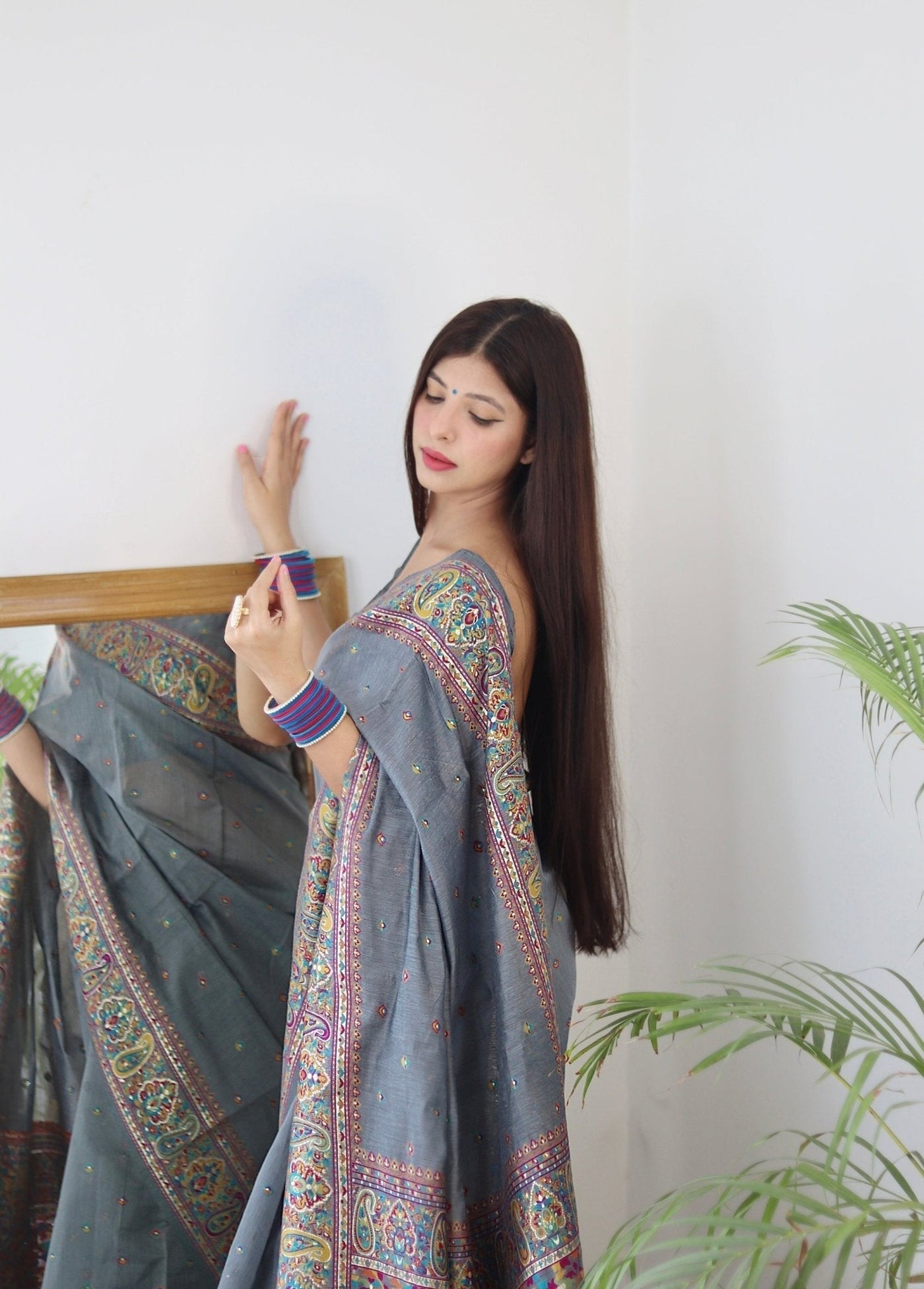 Elegant Kashmiri Handloom Work with Heavy Blouse: A Stunning Choice! - Almaari Fashion