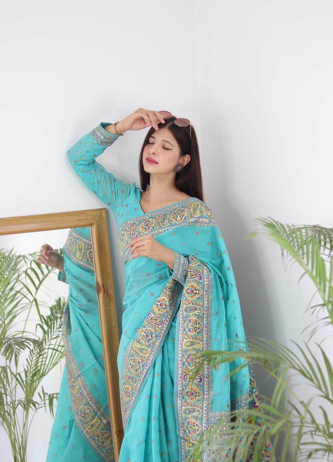 Elegant Kashmiri Handloom Work with Heavy Blouse: A Stunning Choice! - Almaari Fashion