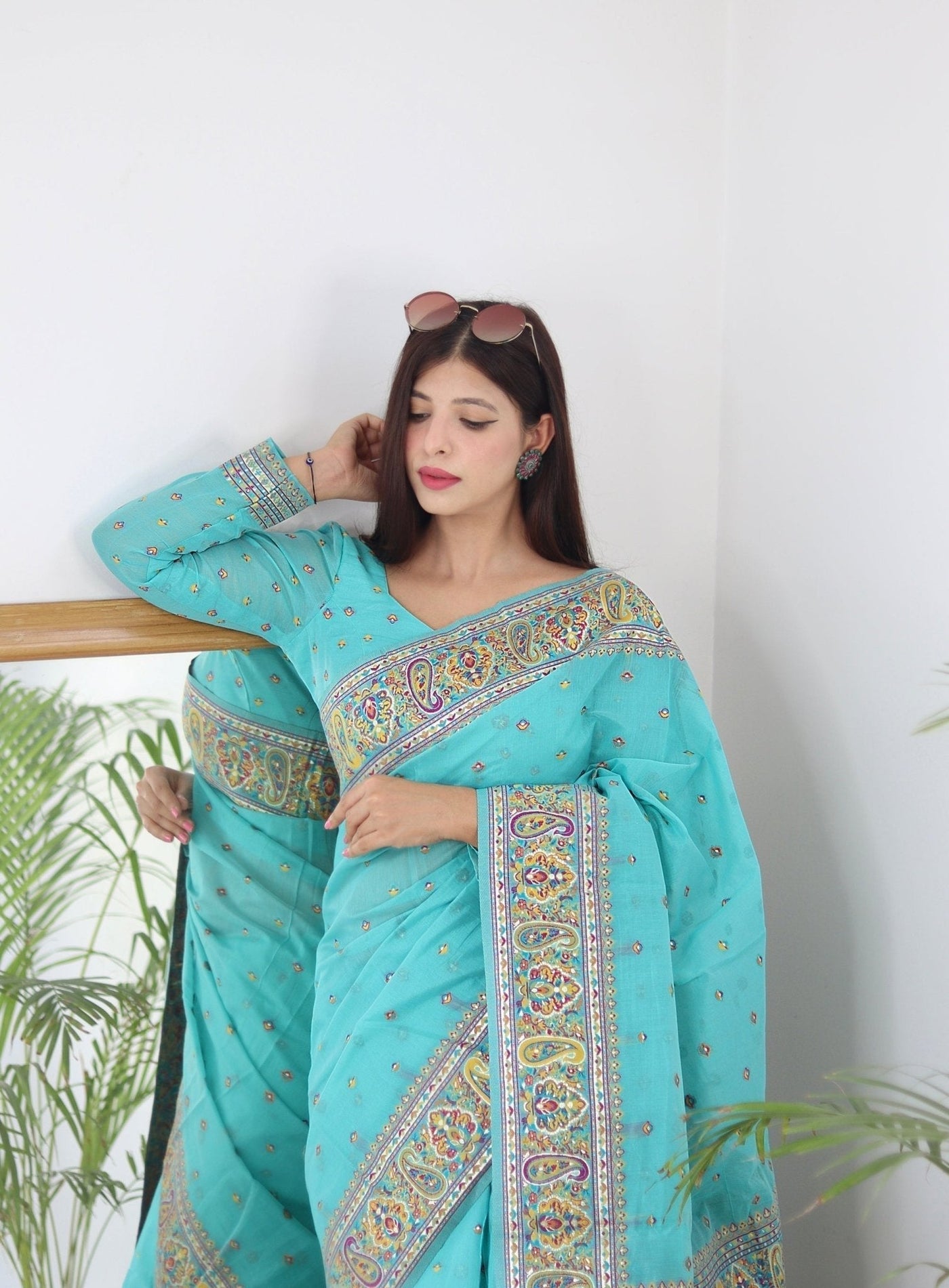 Elegant Kashmiri Handloom Work with Heavy Blouse: A Stunning Choice! - Almaari Fashion