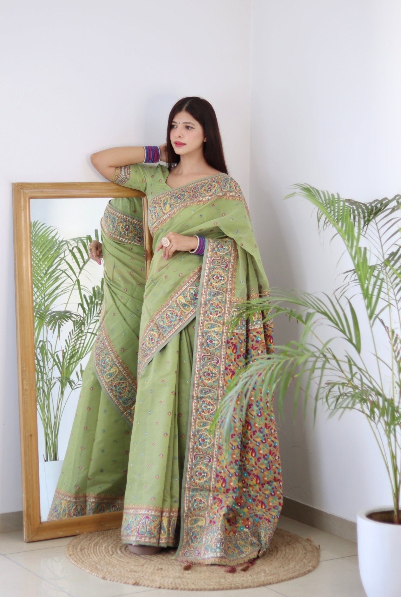 Elegant Kashmiri Handloom Work with Heavy Blouse: A Stunning Choice! - Almaari Fashion