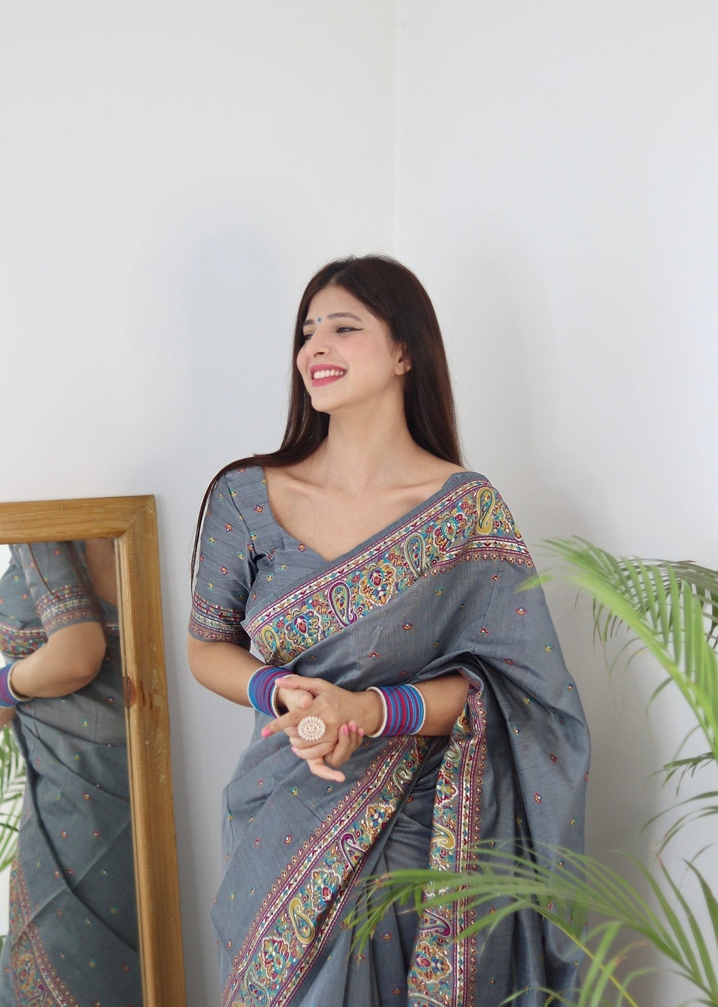 Elegant Kashmiri Handloom Work with Heavy Blouse: A Stunning Choice! - Almaari Fashion