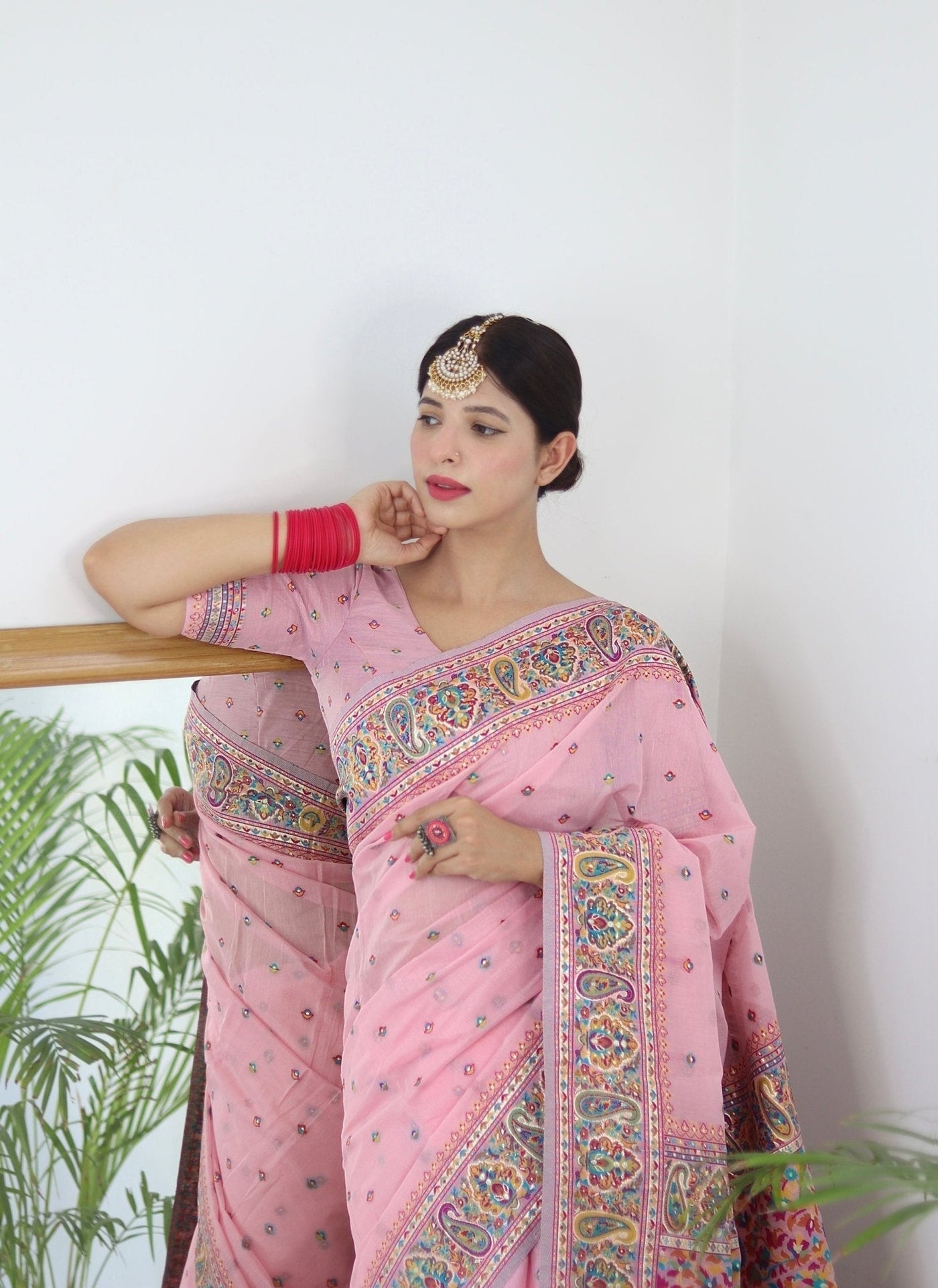 Elegant Kashmiri Handloom Work with Heavy Blouse: A Stunning Choice! - Almaari Fashion