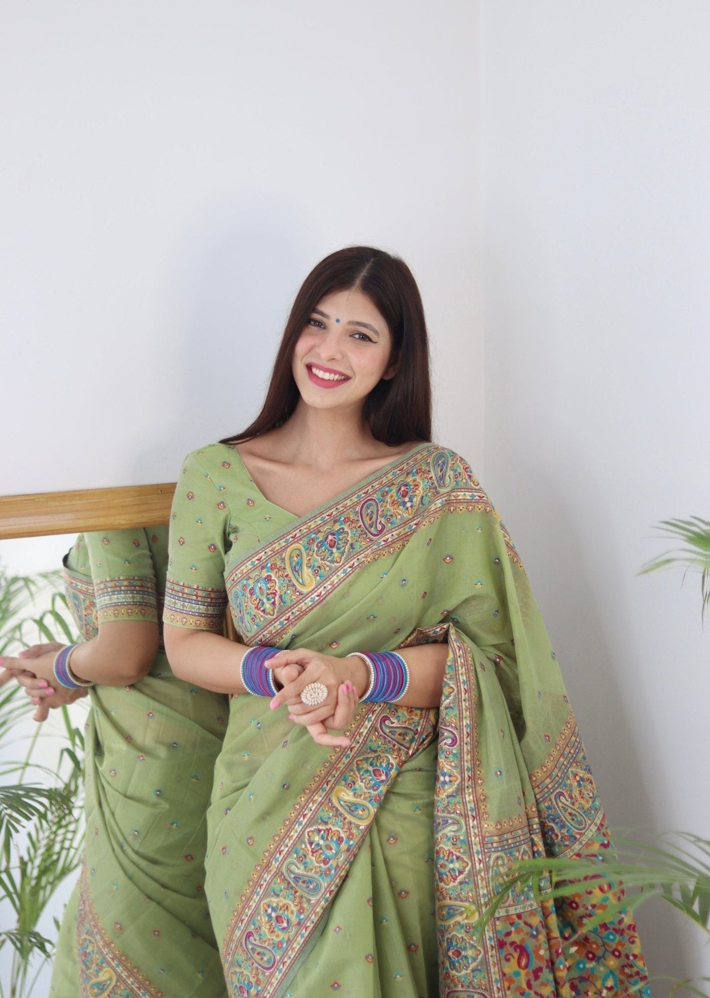 Elegant Kashmiri Handloom Work with Heavy Blouse: A Stunning Choice! - Almaari Fashion