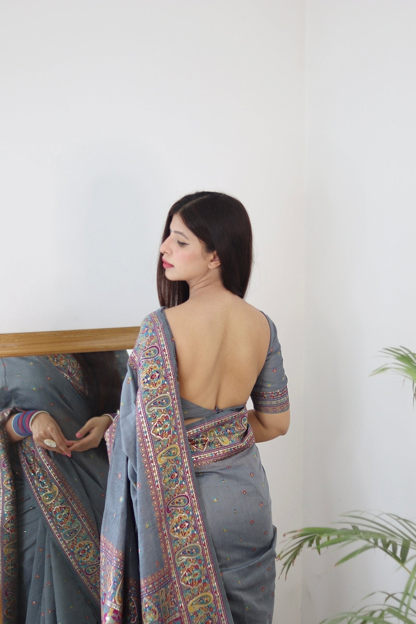 Elegant Kashmiri Handloom Work with Heavy Blouse: A Stunning Choice! - Almaari Fashion