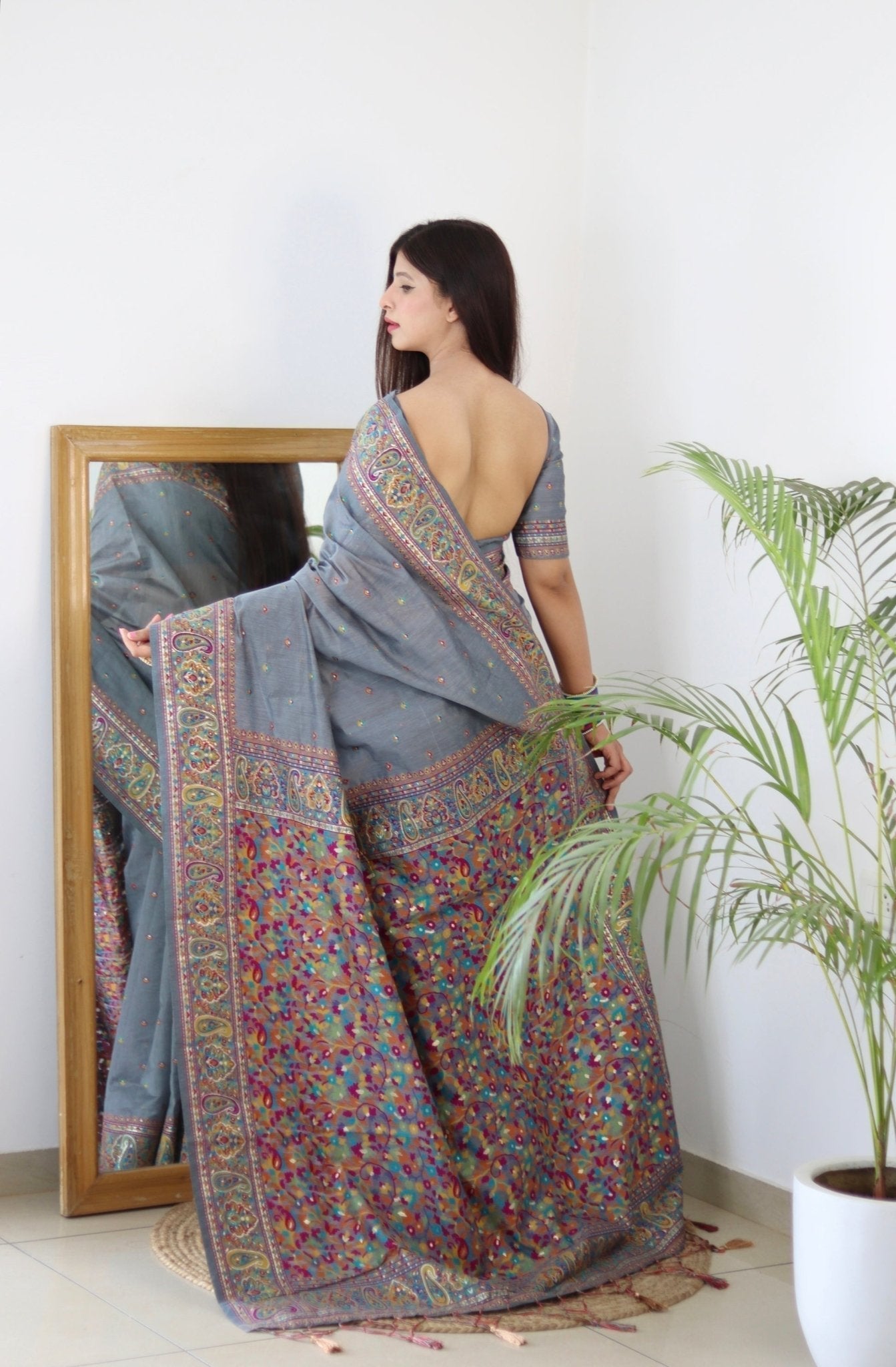 Elegant Kashmiri Handloom Work with Heavy Blouse: A Stunning Choice! - Almaari Fashion