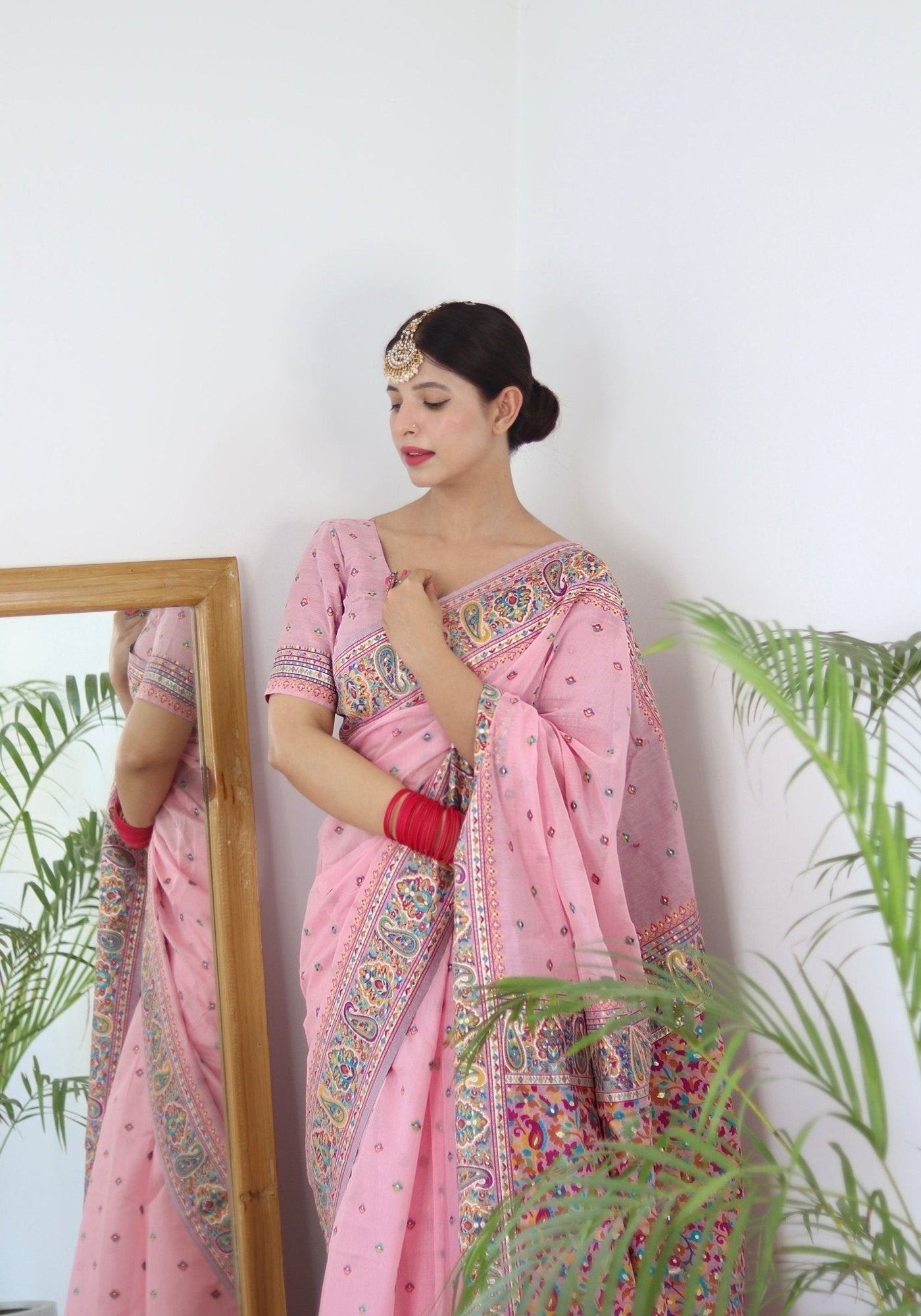 Elegant Kashmiri Handloom Work with Heavy Blouse: A Stunning Choice! - Almaari Fashion