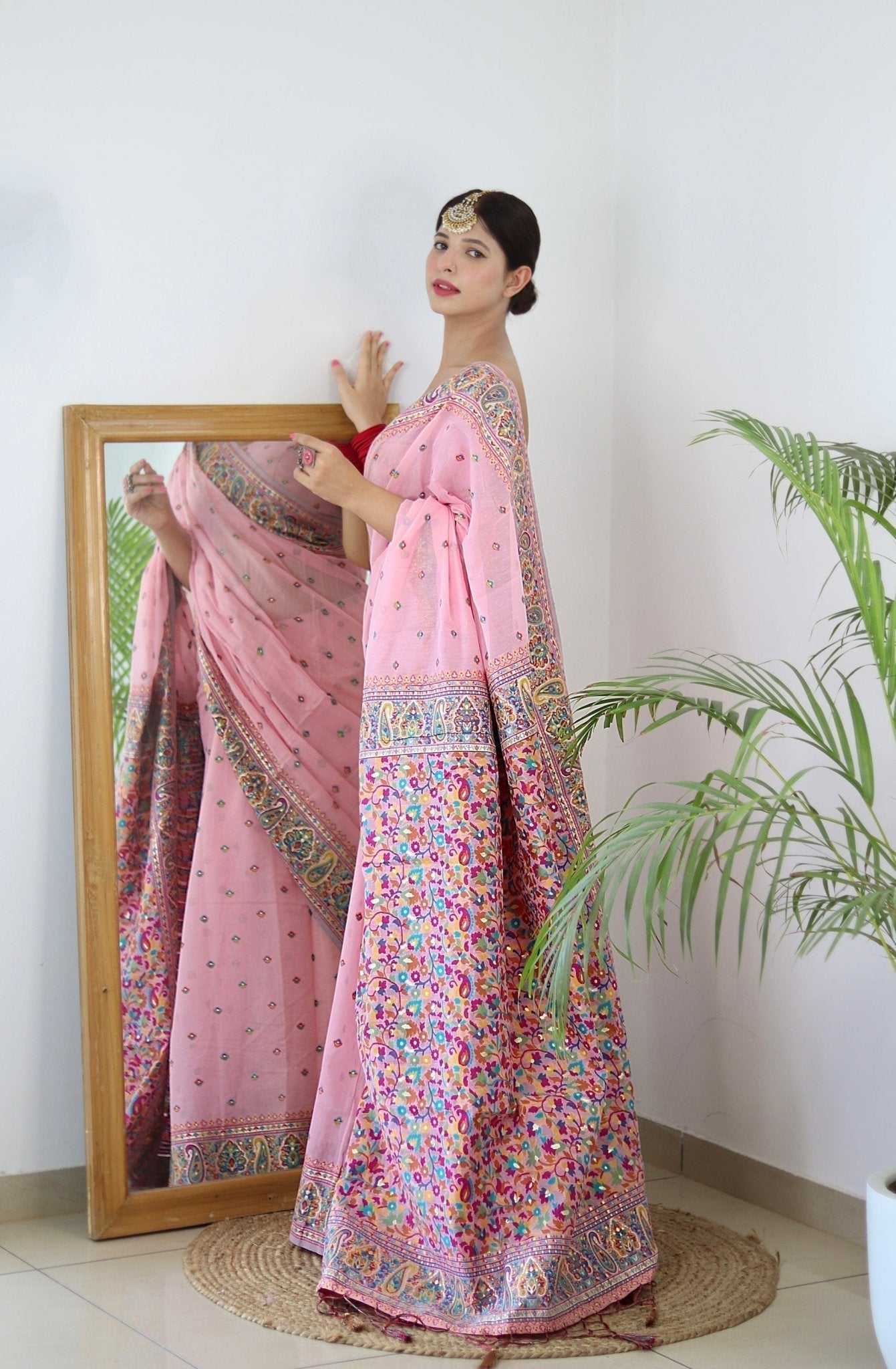 Elegant Kashmiri Handloom Work with Heavy Blouse: A Stunning Choice! - Almaari Fashion