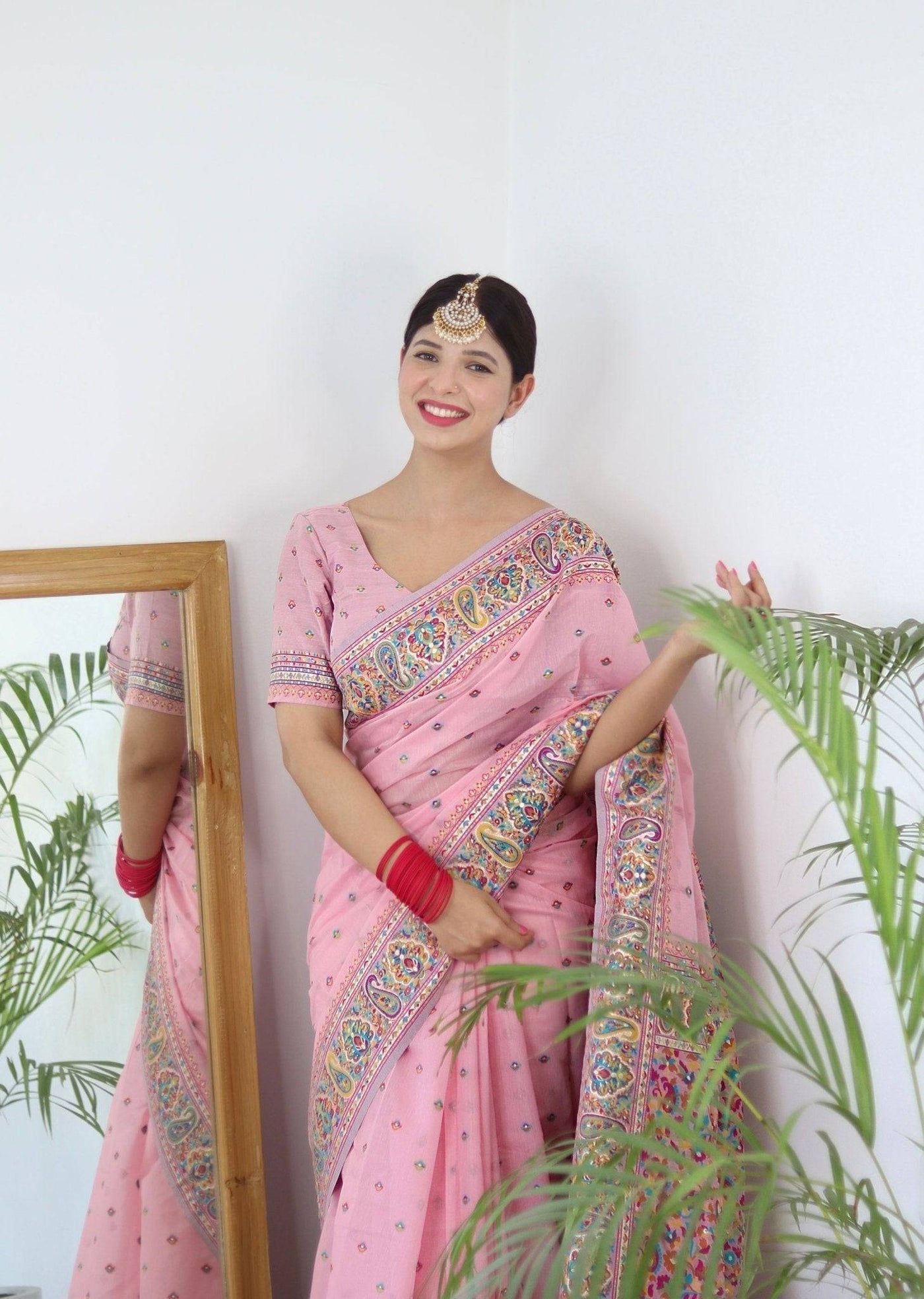 Elegant Kashmiri Handloom Work with Heavy Blouse: A Stunning Choice!