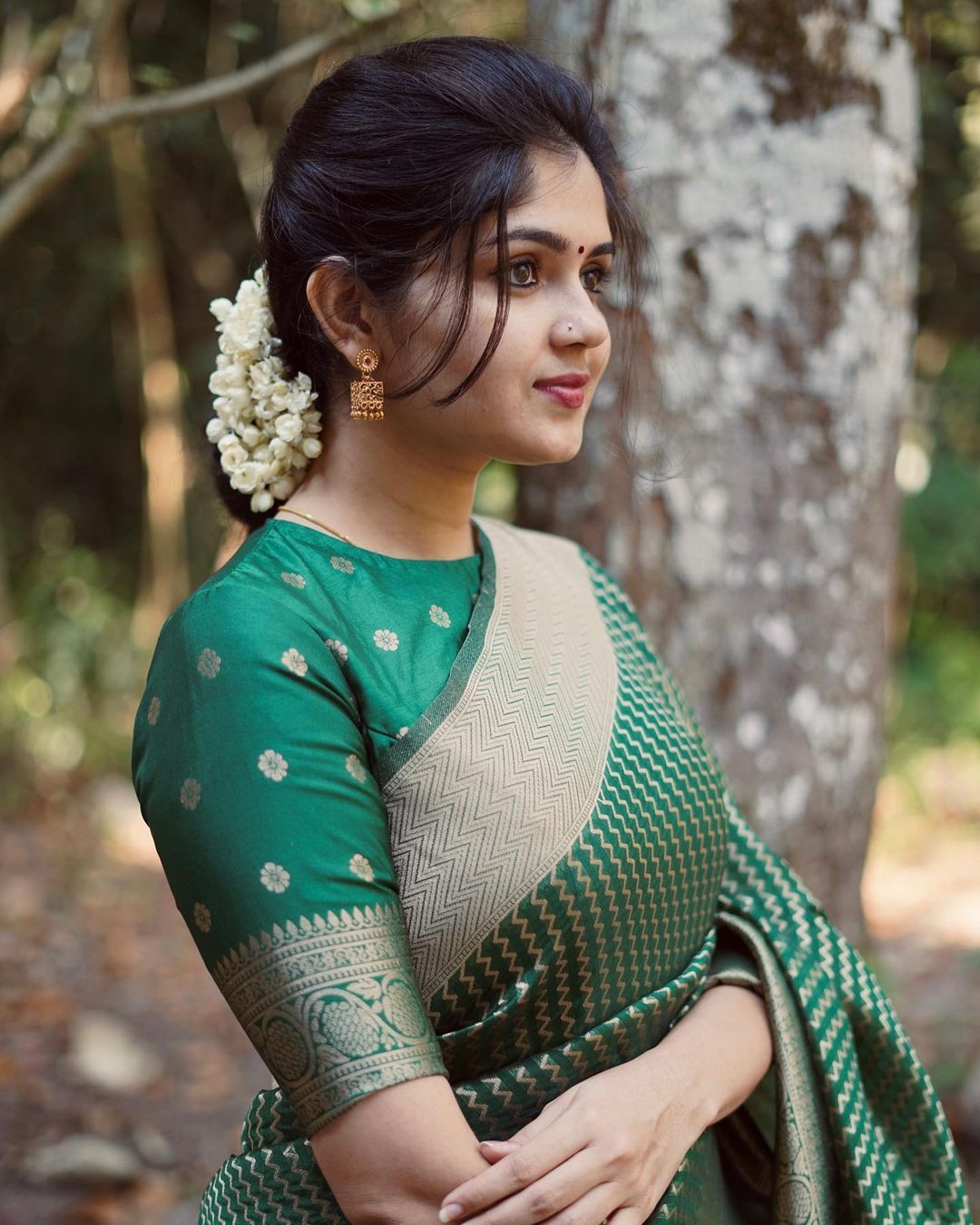 Green Pure Banarasi Silk Saree With Attractive Blouse Piece - Almaari Fashion