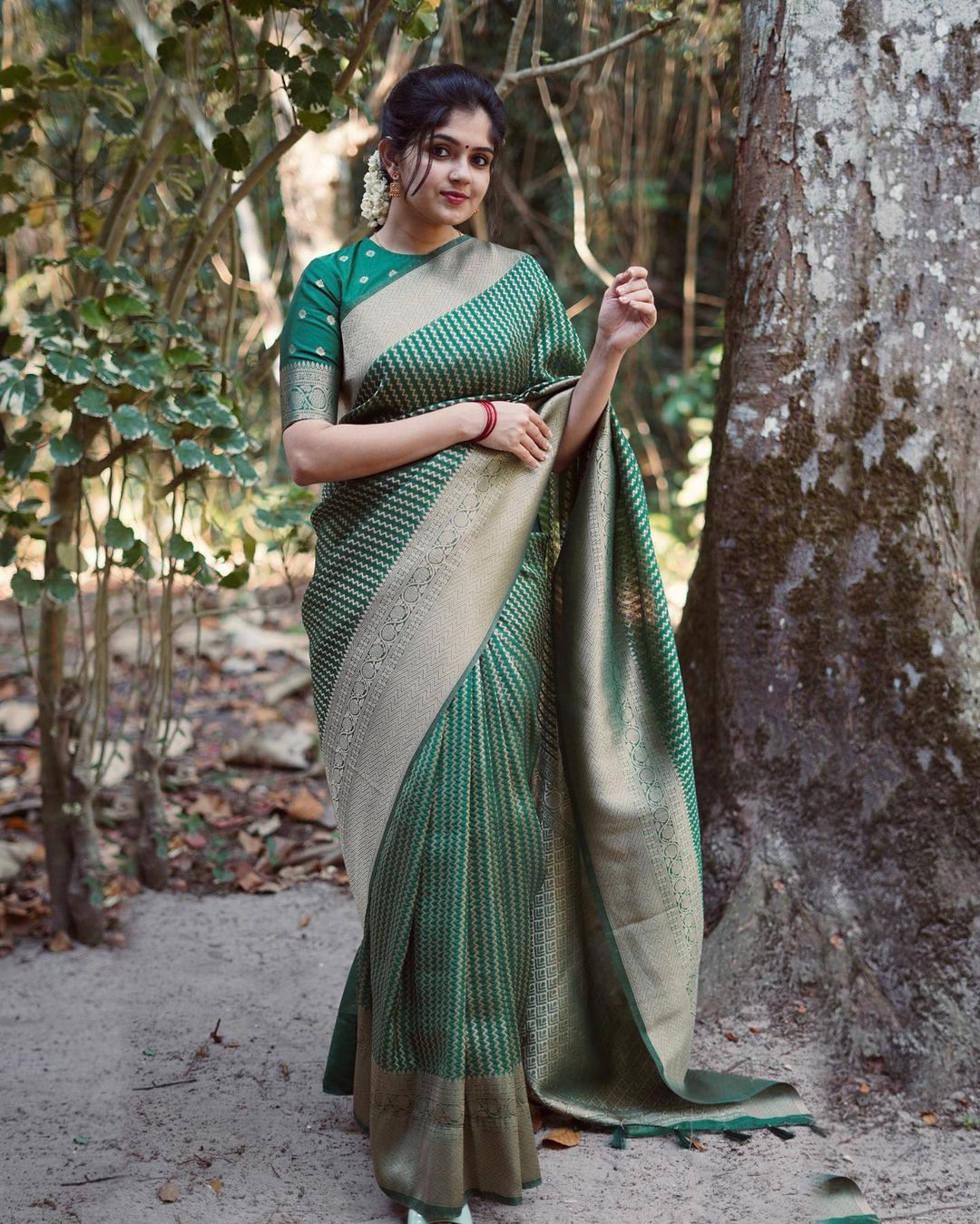 Green Pure Banarasi Silk Saree With Attractive Blouse Piece - Almaari Fashion