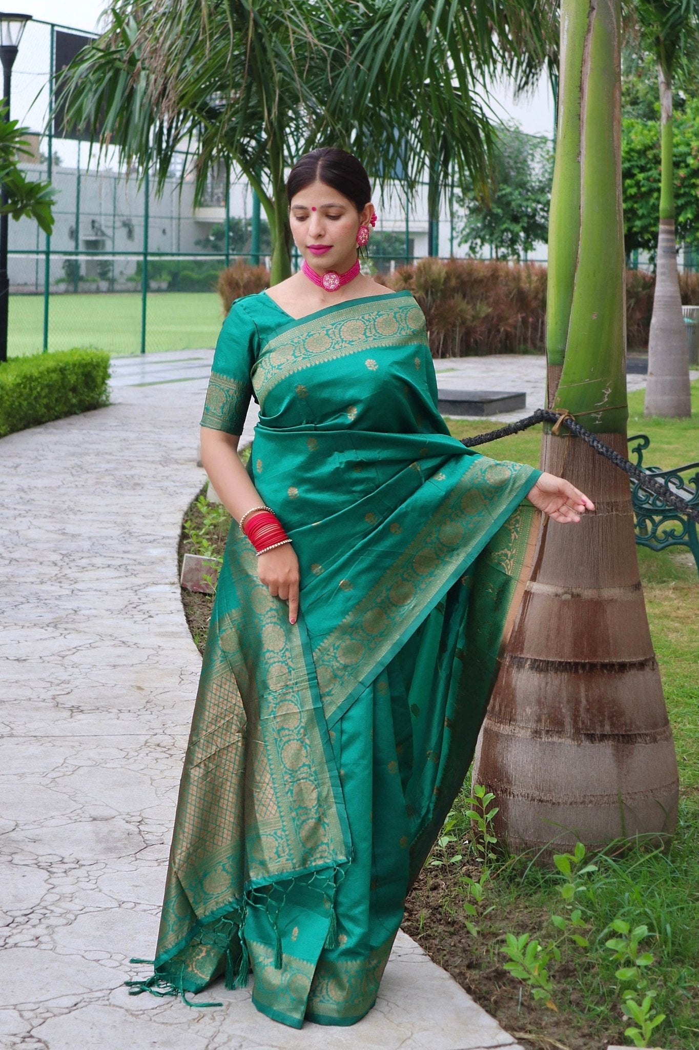 Green Pure Banarasi Silk Saree With Magnific Blouse Piece - Almaari Fashion