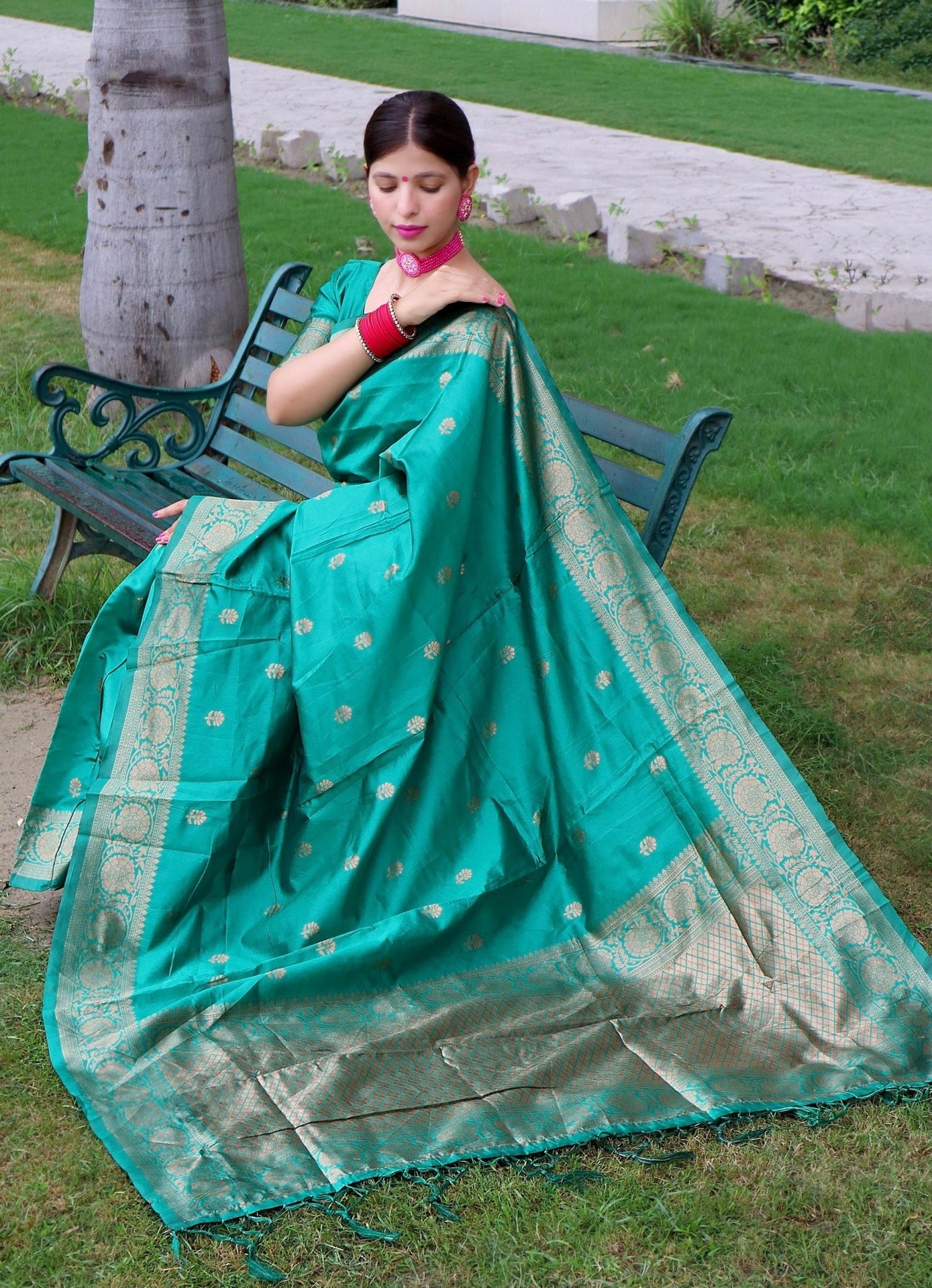 Green Pure Banarasi Silk Saree With Magnific Blouse Piece - Almaari Fashion