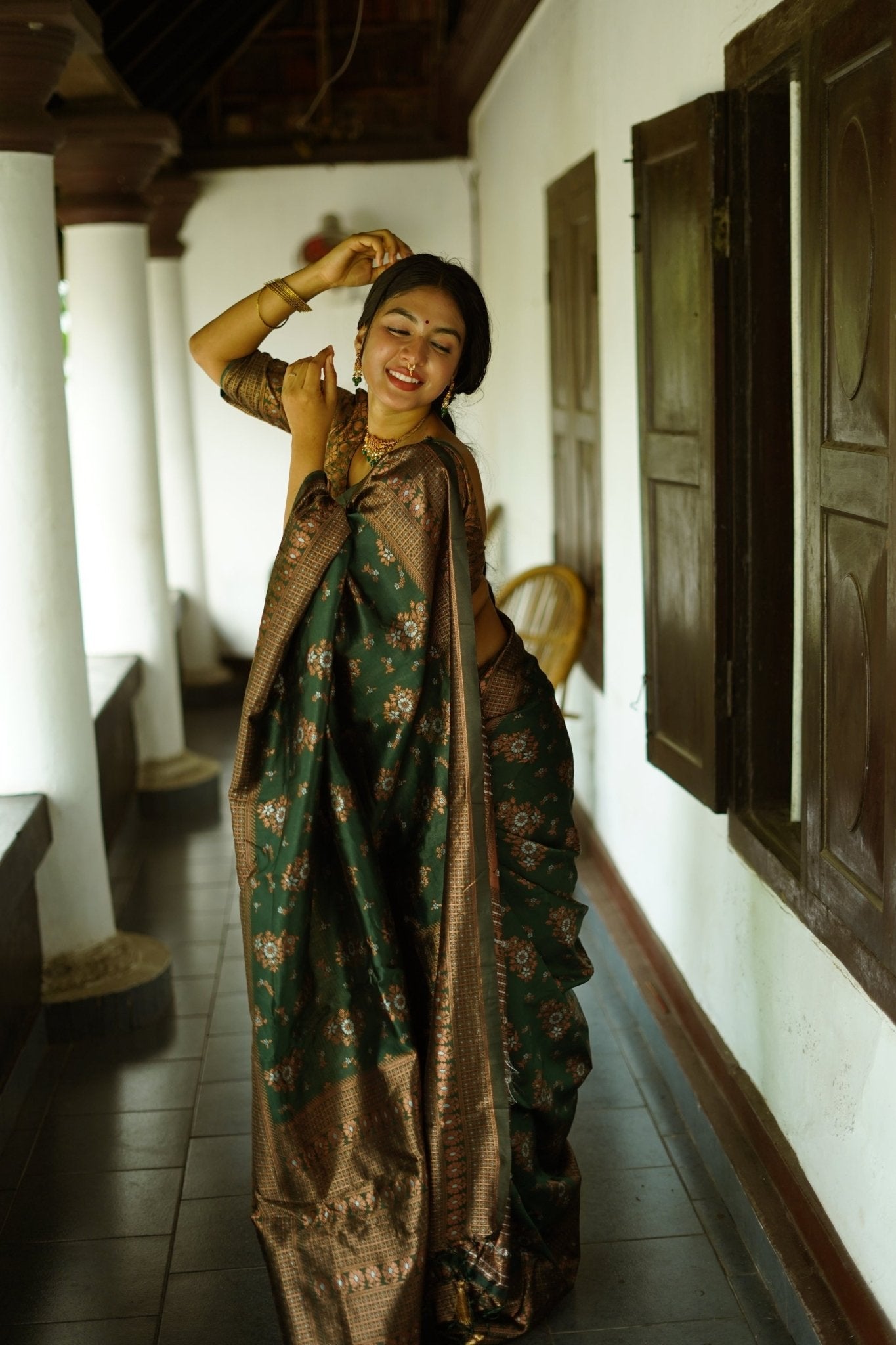 Green Pure Banarasi Silk Saree With Twirling Blouse Piece - Almaari Fashion