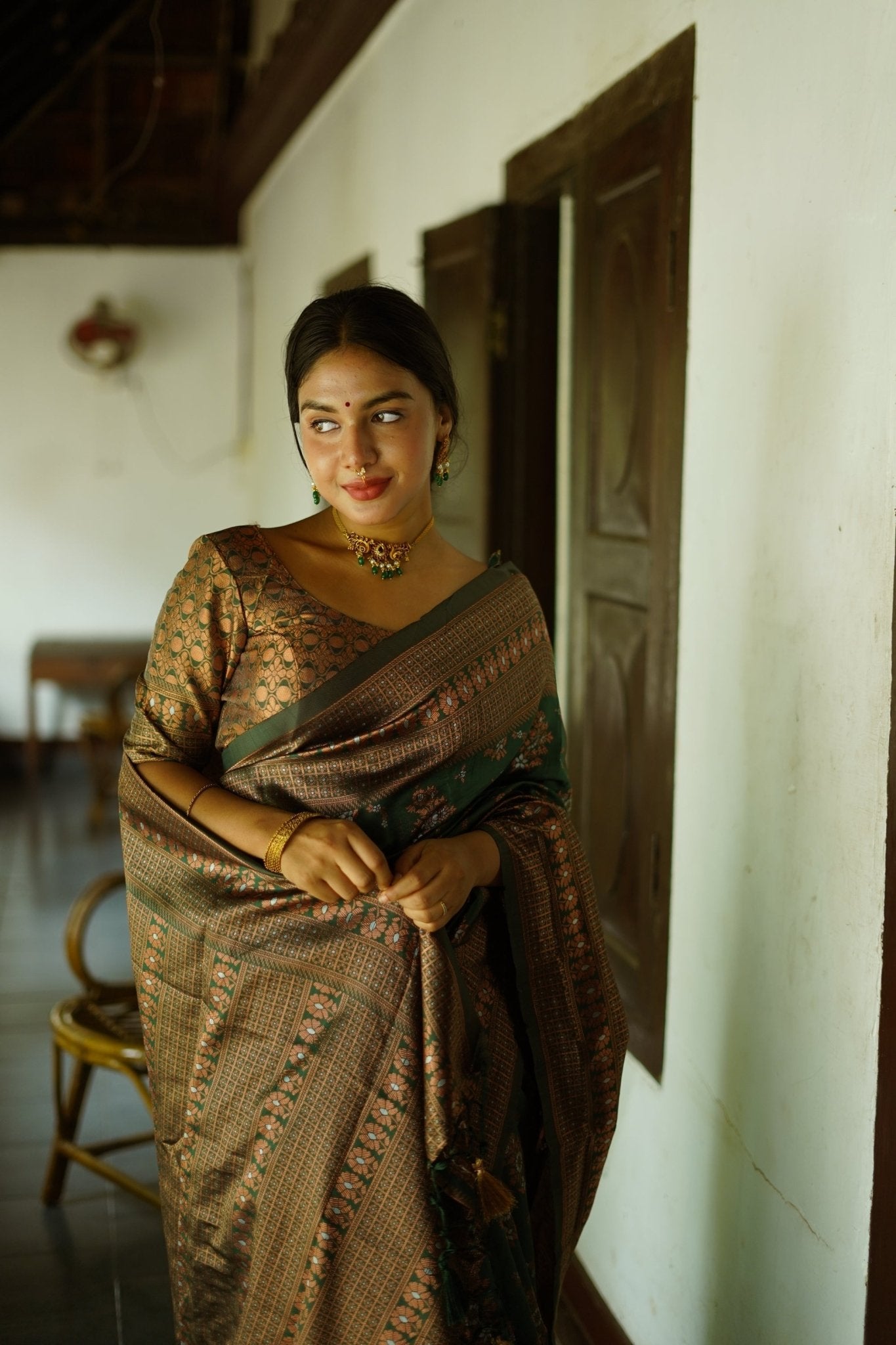 Green Pure Banarasi Silk Saree With Twirling Blouse Piece - Almaari Fashion