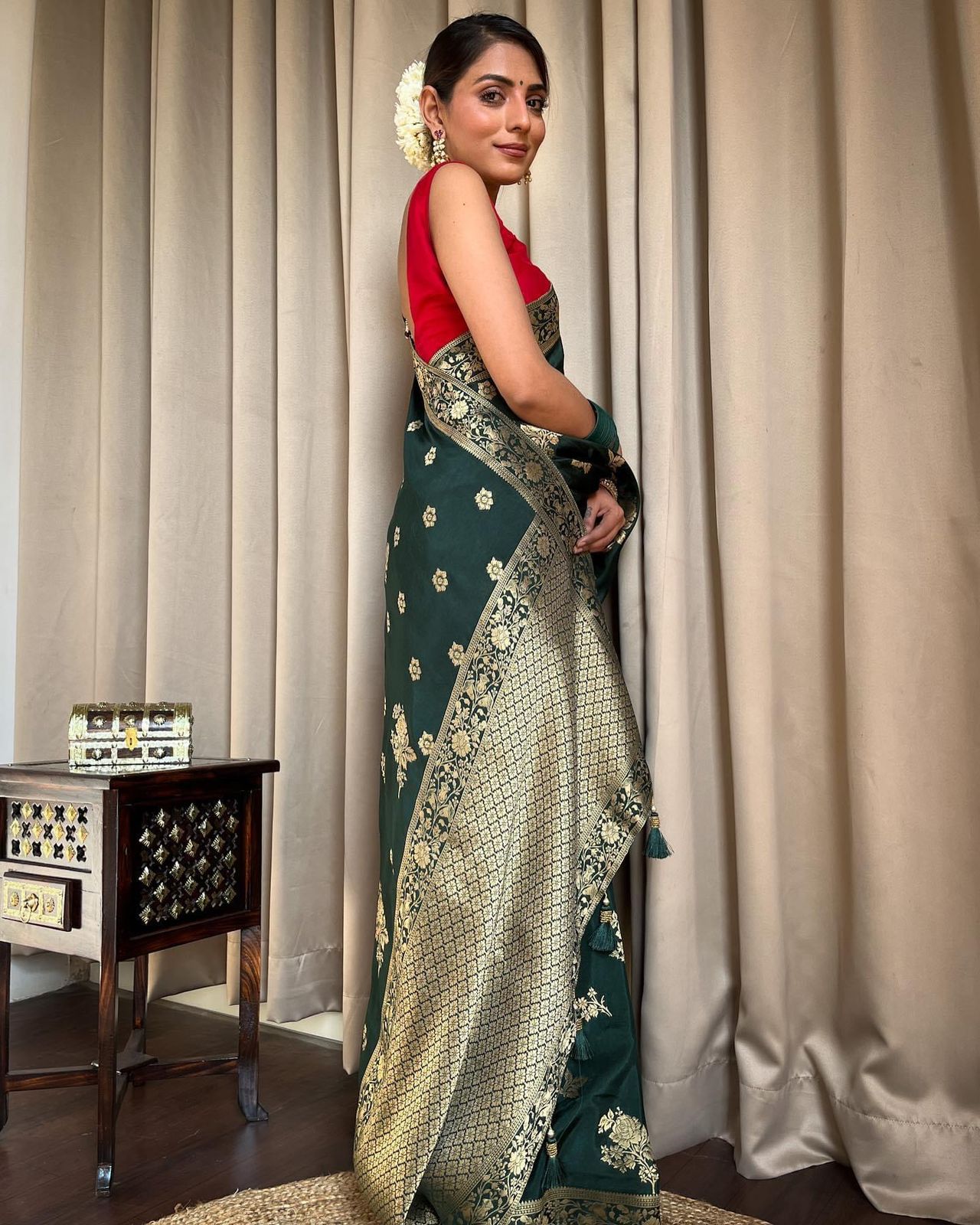 Green Pure Banarasi Silk Saree With Twirling Blouse Piece - Almaari Fashion