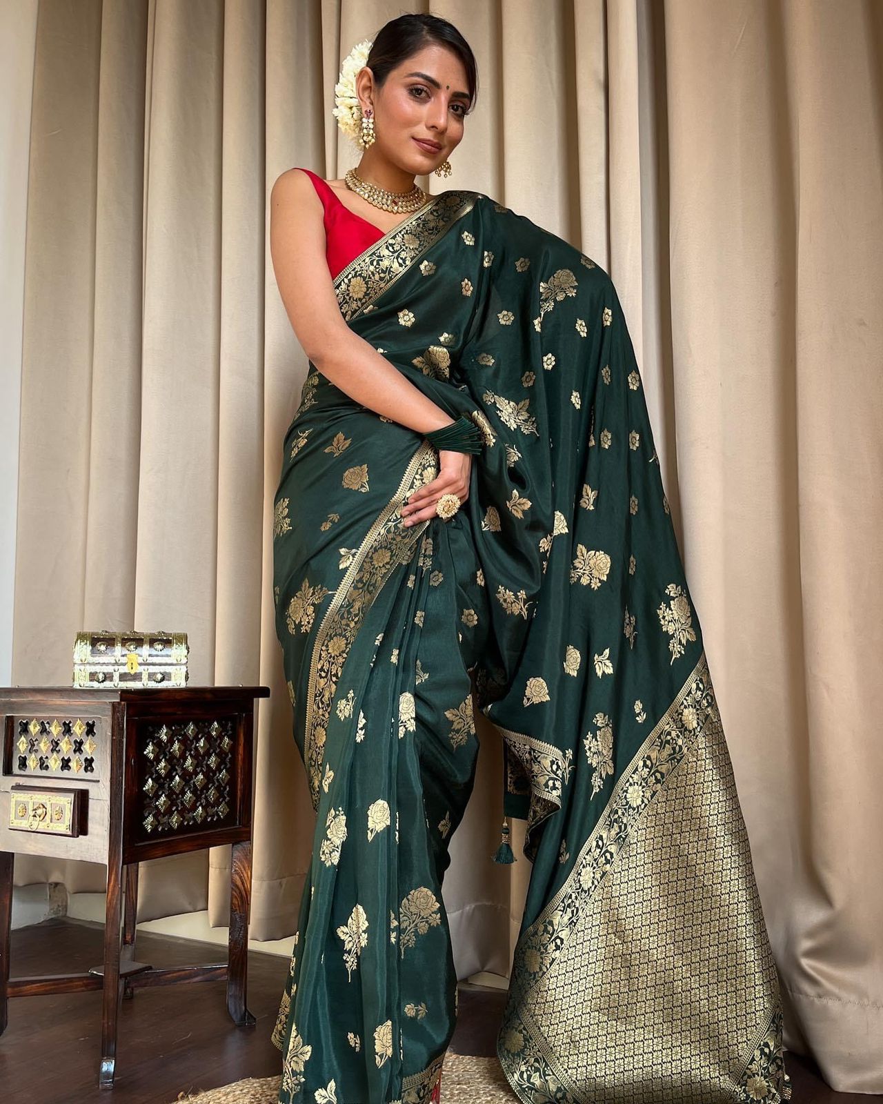 Green Pure Banarasi Silk Saree With Twirling Blouse Piece - Almaari Fashion