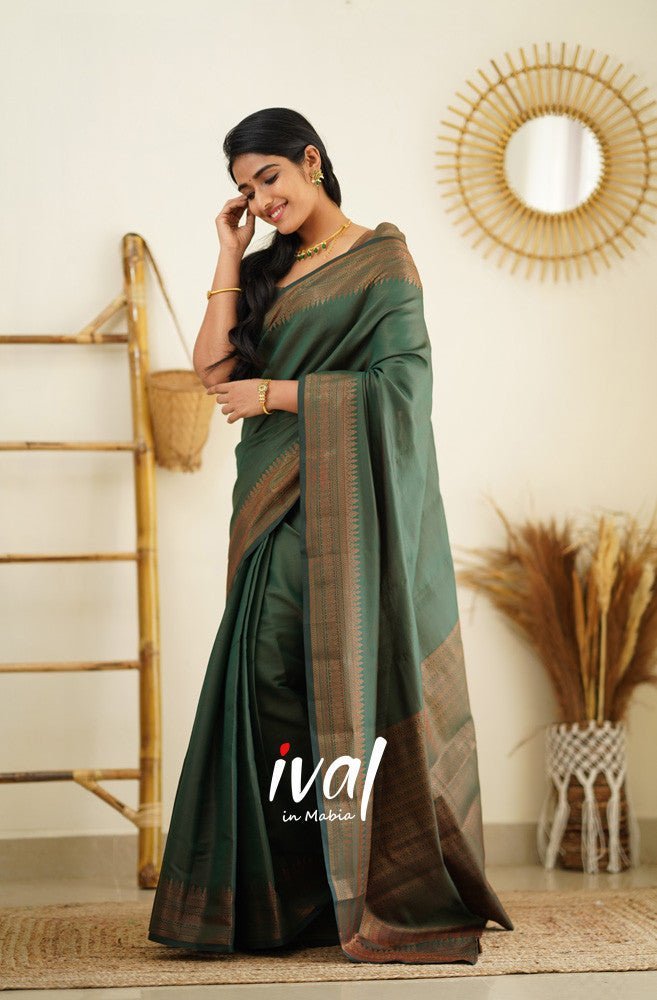 Green Pure Kanjivaram Silk Saree With Moiety Blouse Piece - Almaari Fashion