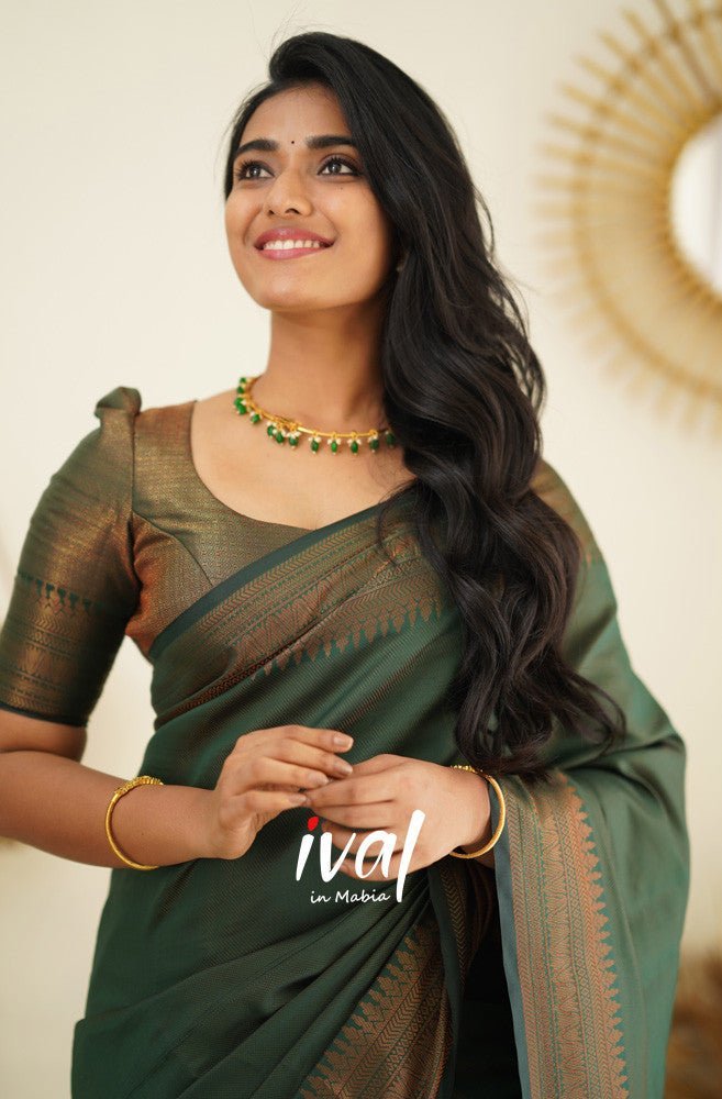 Green Pure Kanjivaram Silk Saree With Moiety Blouse Piece - Almaari Fashion