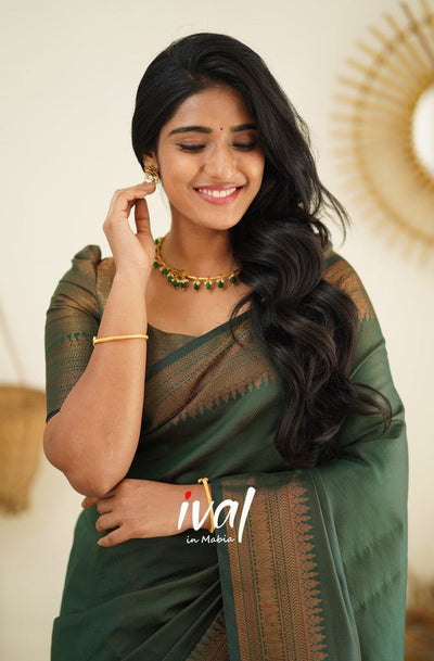 Green Pure Kanjivaram Silk Saree With Moiety Blouse Piece - Almaari Fashion