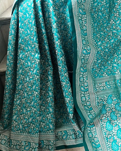 Green Pure Kanjivaram Silk Weaved With Copper Zari Comes With Heavy Kanjivaram Brocade Blouse - Almaari Fashion