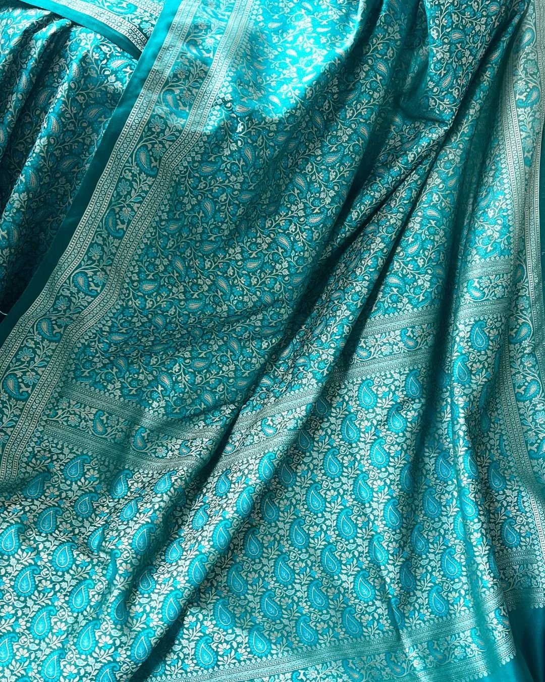 Green Pure Kanjivaram Silk Weaved With Copper Zari Comes With Heavy Kanjivaram Brocade Blouse - Almaari Fashion