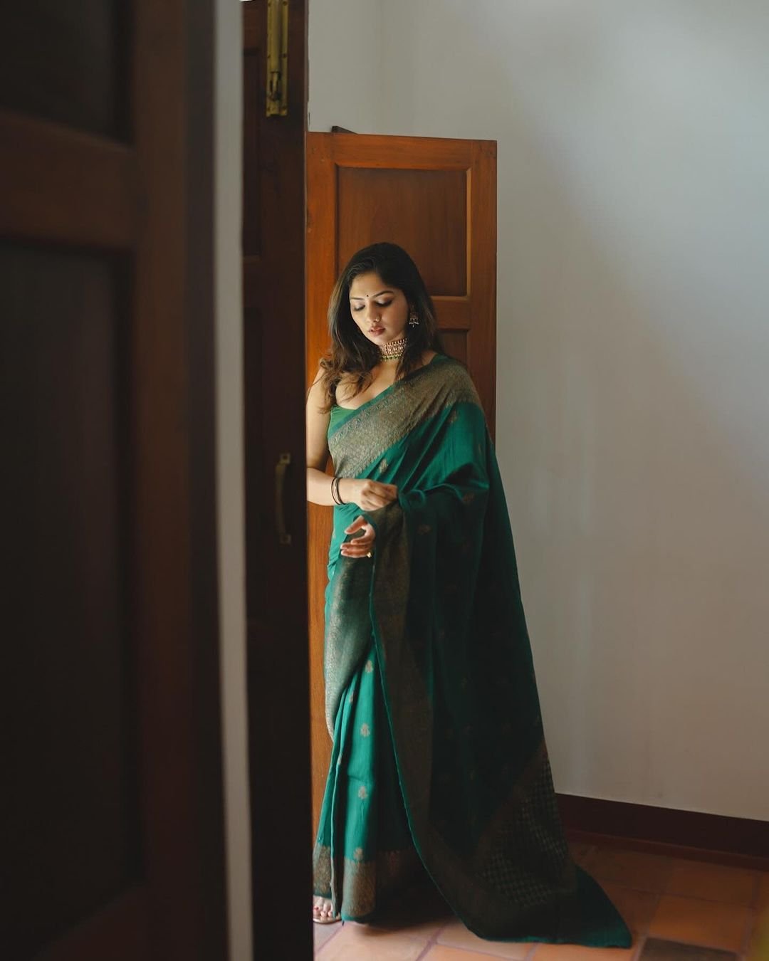 Green Pure Kanjivaram Silk Weaved With Copper Zari Comes With Heavy Kanjivaram Brocade Blouse - Almaari Fashion