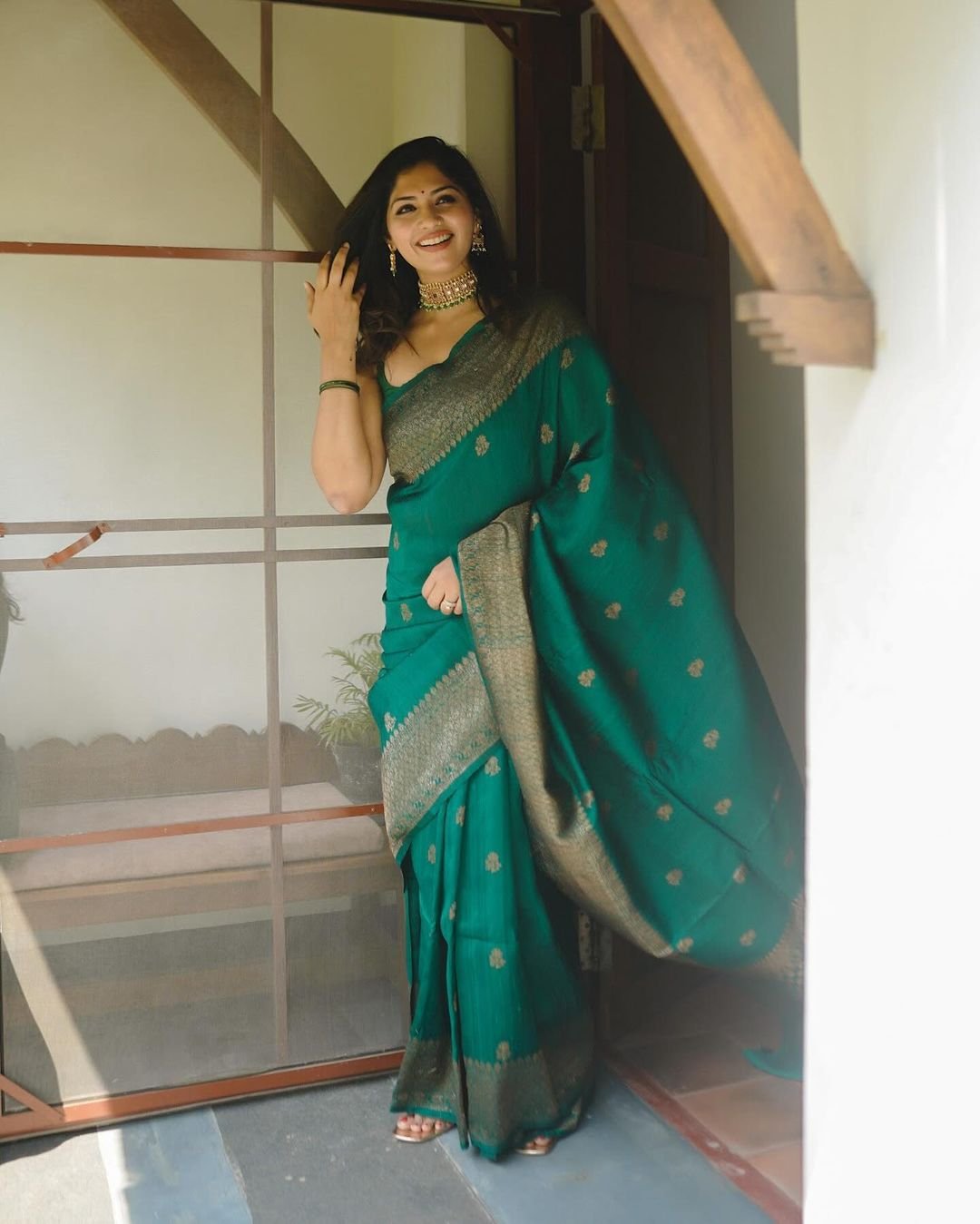 Green Pure Kanjivaram Silk Weaved With Copper Zari Comes With Heavy Kanjivaram Brocade Blouse - Almaari Fashion