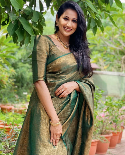 Green Pure Kanjivaram Silk With Confounding Blouse Piece - Almaari Fashion