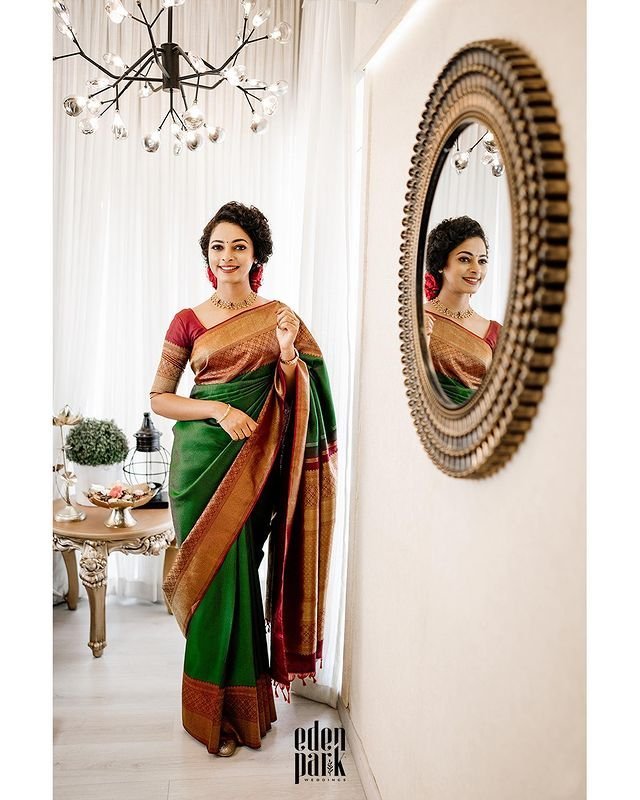 Green Pure Kanjivaram Silk With Confounding Blouse Piece - Almaari Fashion