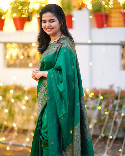 Green Pure Kanjivaram Silk With Magnific Blouse Piece - Almaari Fashion