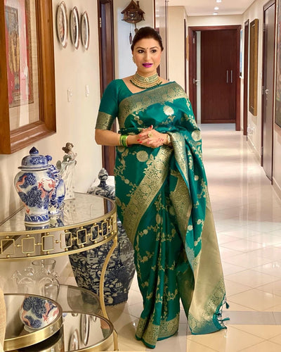 Green Pure Pure Banarasi Silk With Confounding Blouse Piece - Almaari Fashion