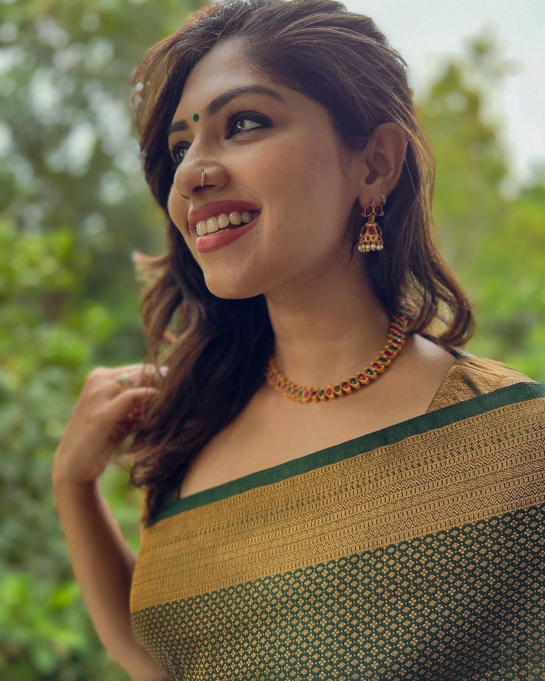 Green Pure Pure Banarasi Silk With Confounding Blouse Piece - Almaari Fashion