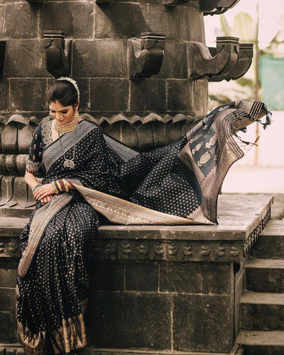 Black Pure Kanjivaram Silk With Confounding Blouse Piece