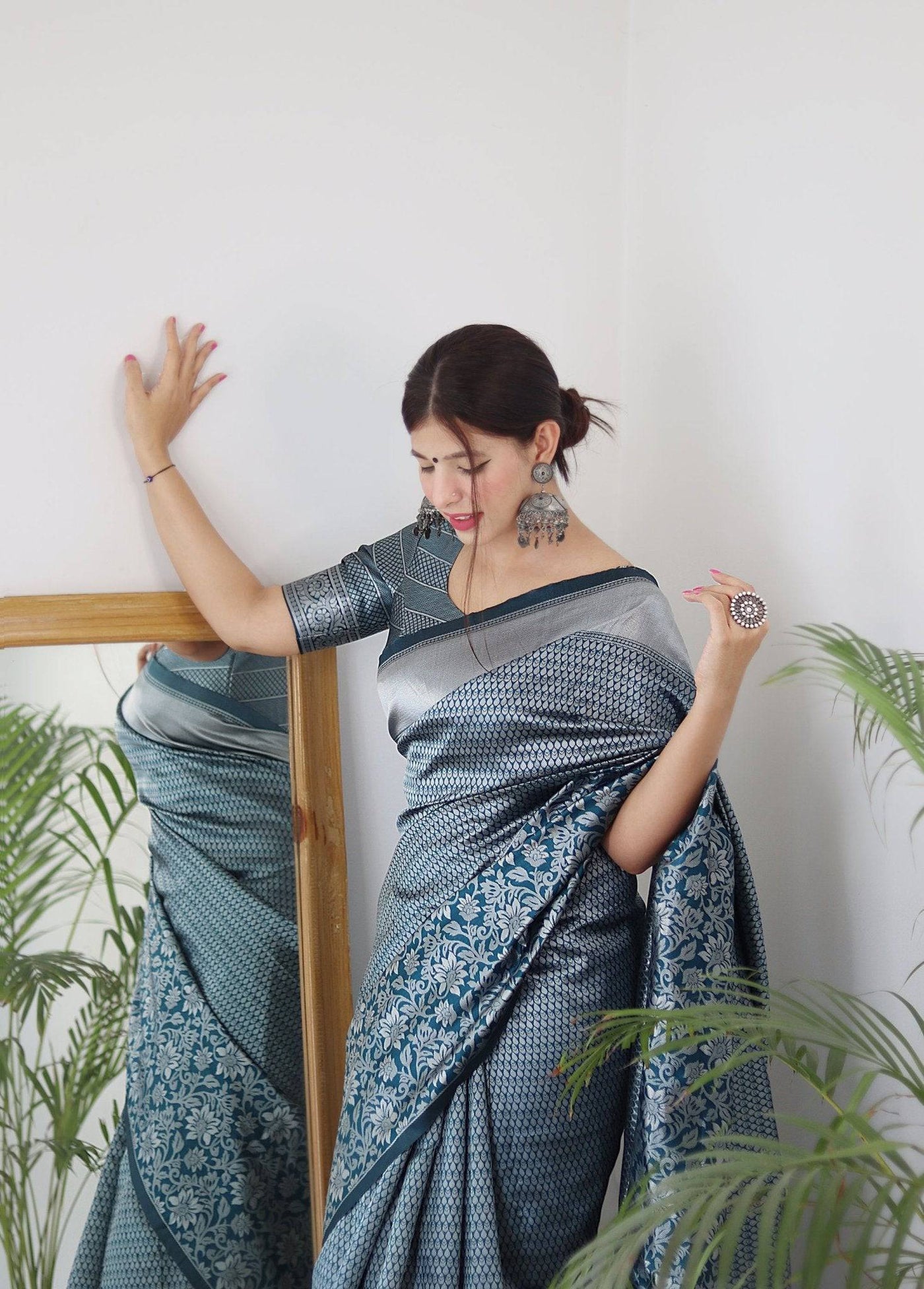 Aqua Blue Pure Kanjivaram Silk Saree With Twirling Blouse Piece