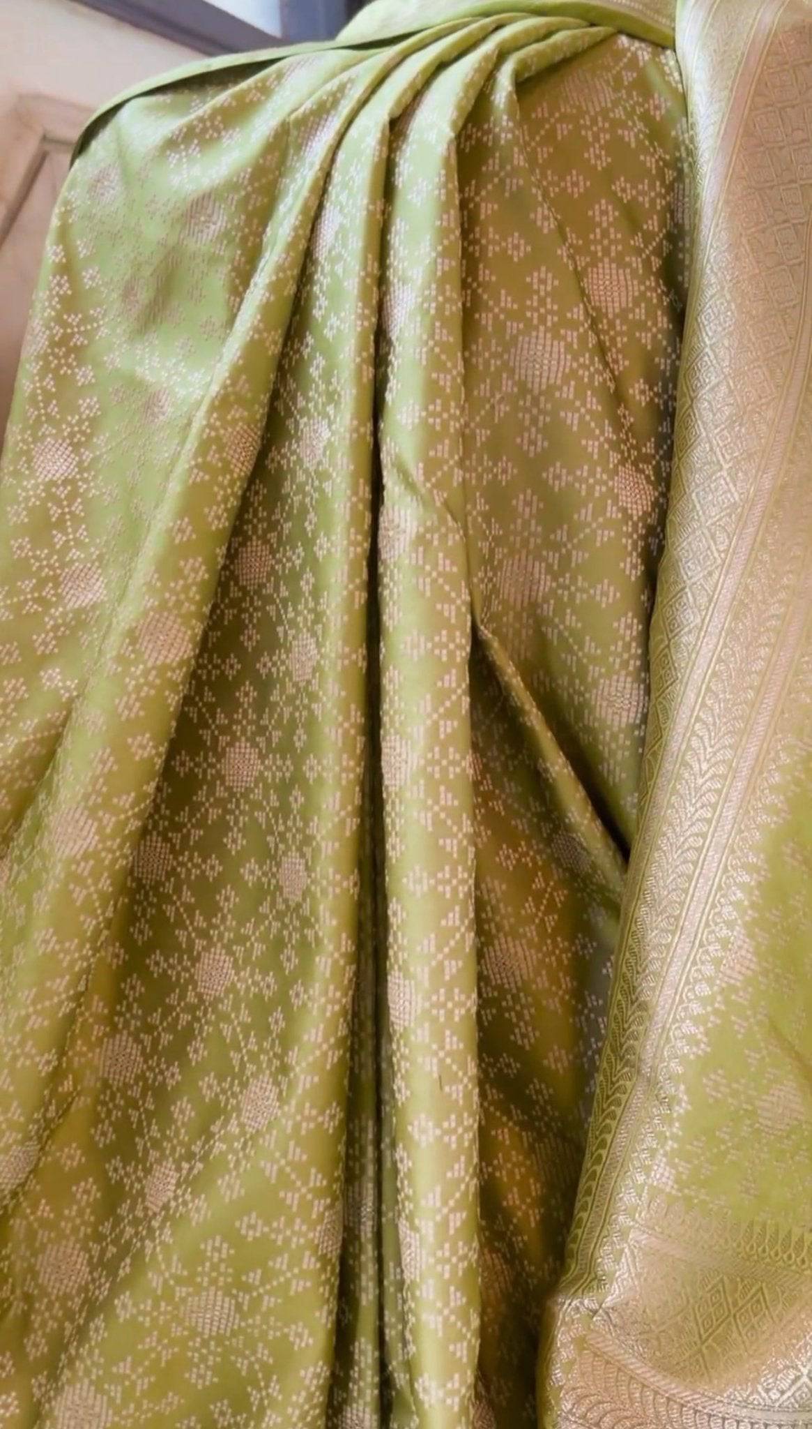 Pure Kanjivaram Silk Weaved With Copper Zari Comes With Heavy Kanjivaram Brocade Blouse