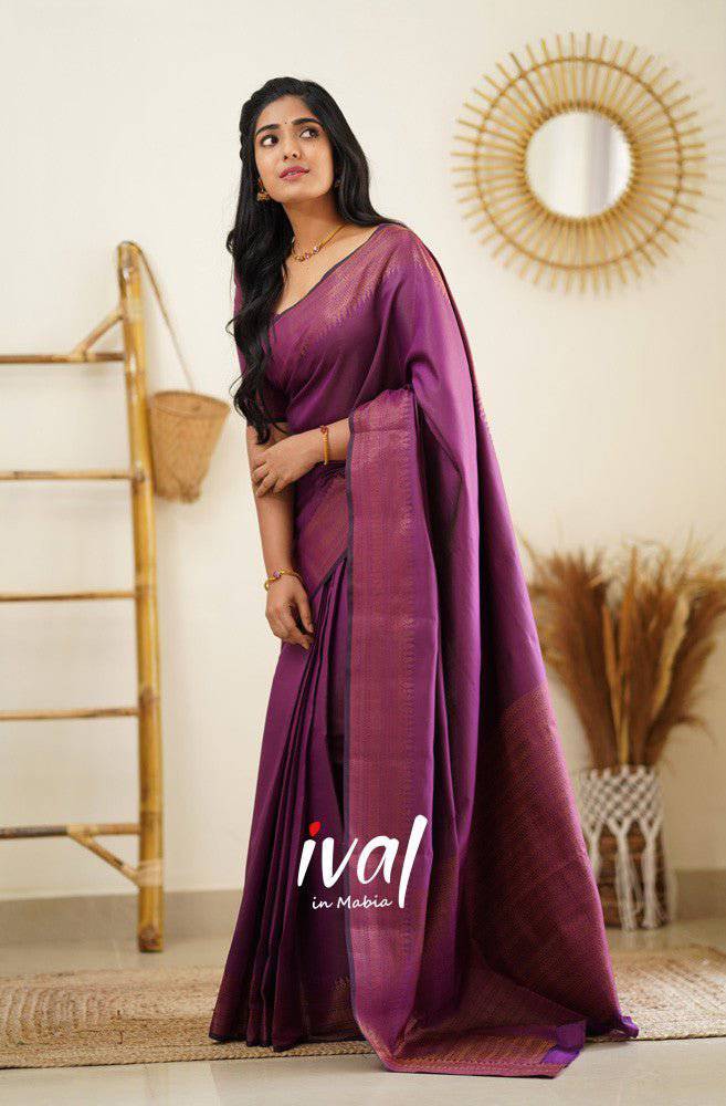 Magenta Pure Kanjivaram Silk Saree With Moiety Blouse Piece