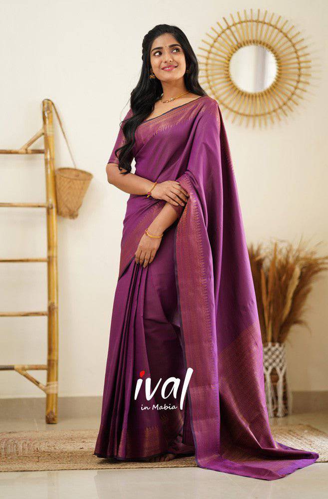 Magenta Pure Kanjivaram Silk Saree With Moiety Blouse Piece