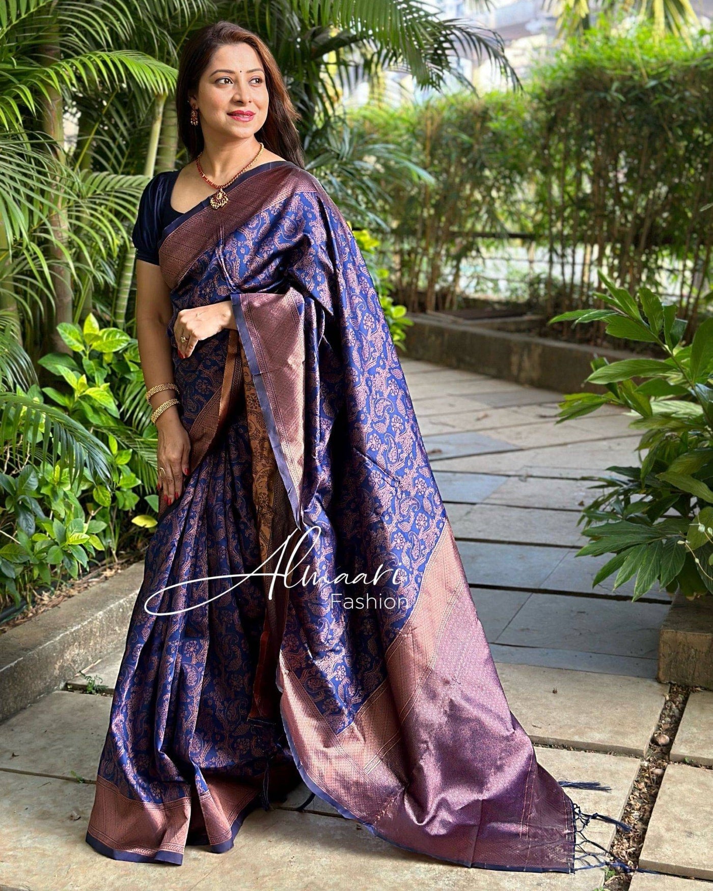 Phenomenal Navy Blue Soft Silk Saree With Imbrication Blouse Piece