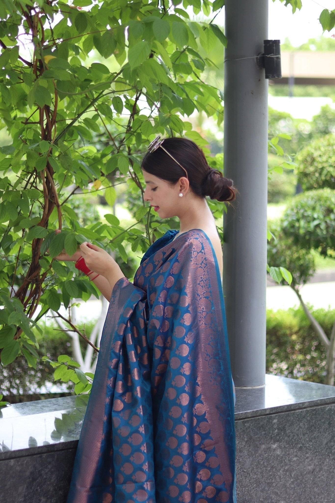 Kuber Pattu Silk Saree, Exuding Regal Charm With Its Rich Pallu And Intricate Brocade Blouse, Elegantly Adorned With Enchanting Tassels On The Saree's Edge. - Almaari Fashion